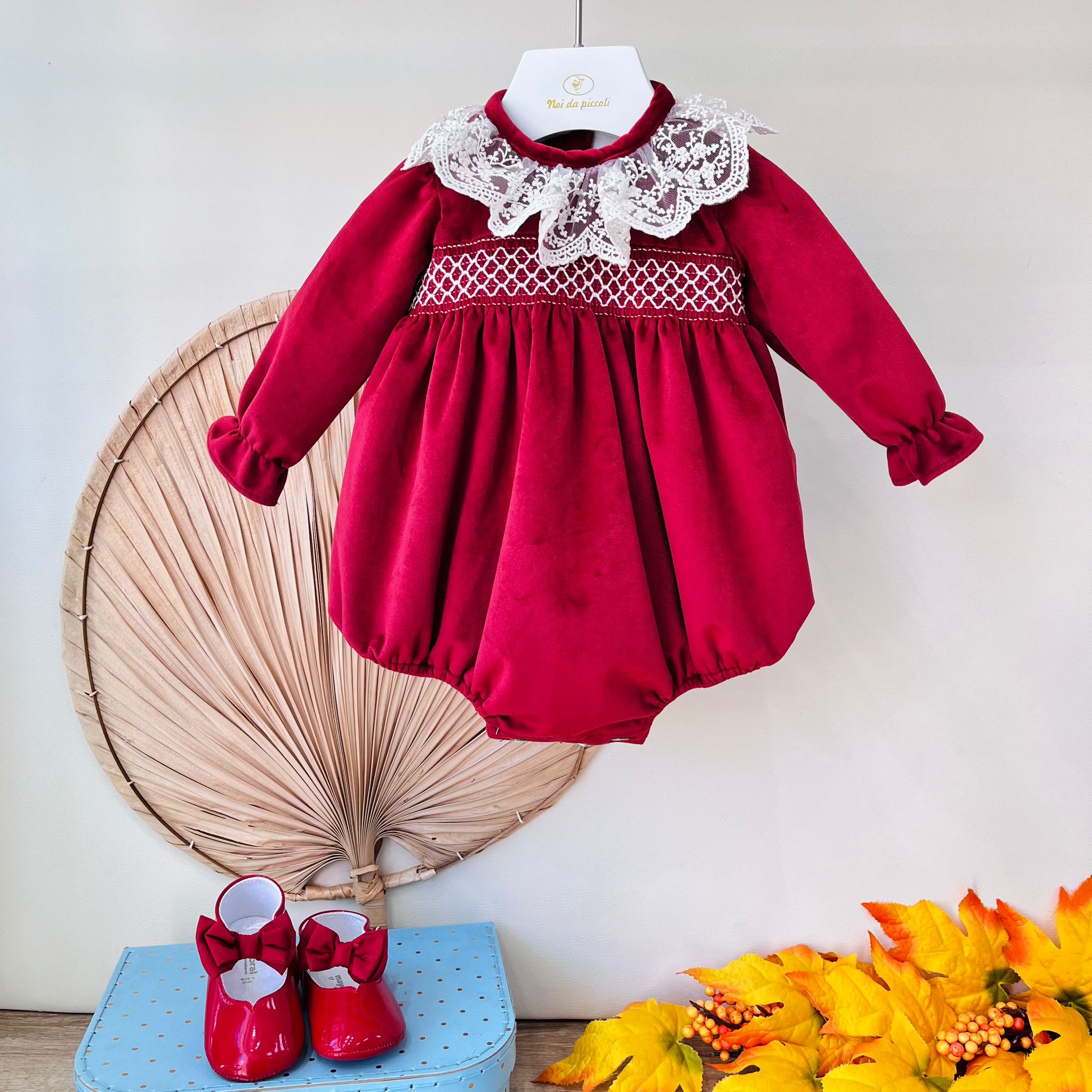 PAGLIACCETTO IN VELLUTINO CON COLLETTO RICAMATO BORDEAUX - Noi da piccoli