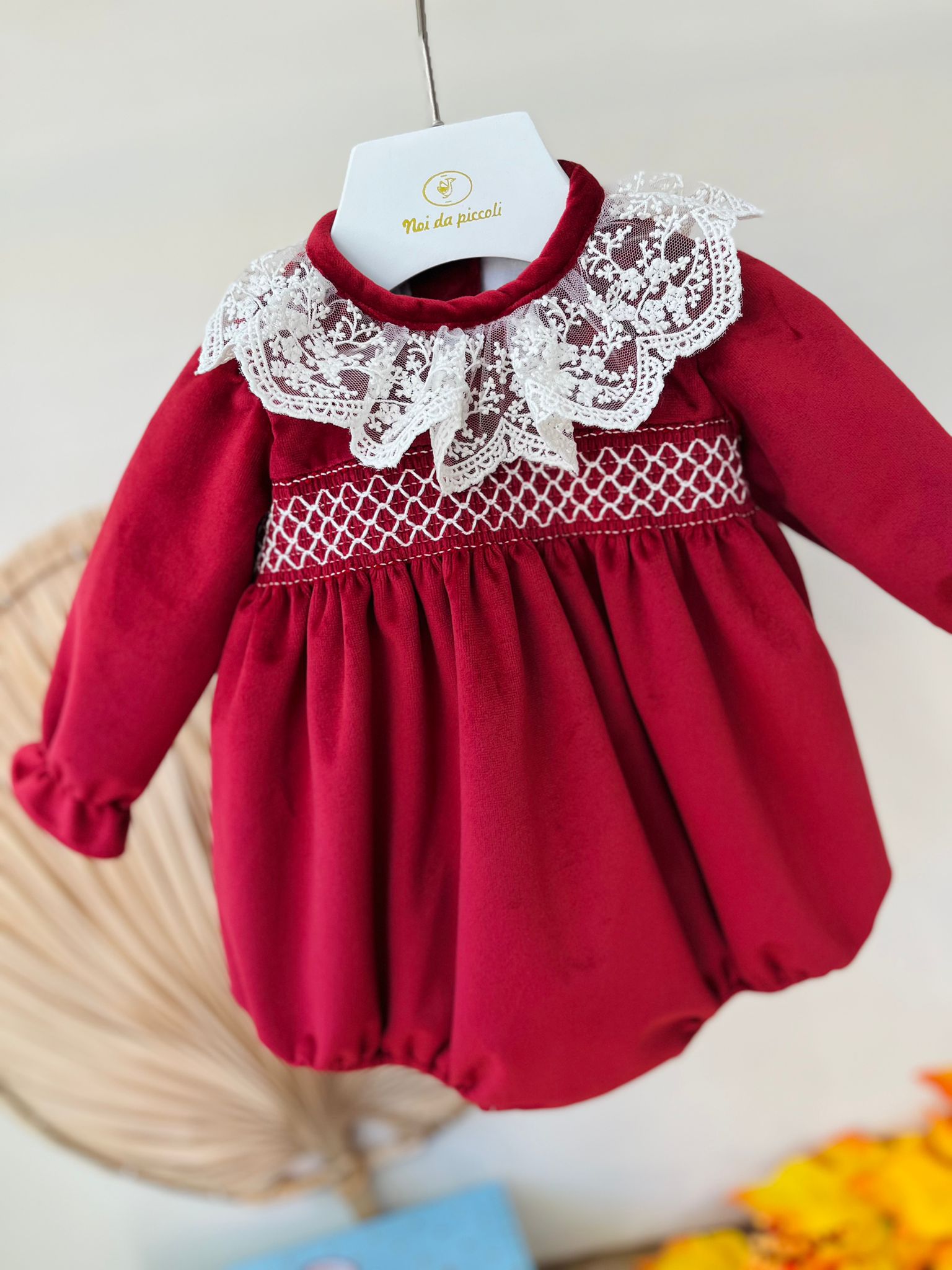 PAGLIACCETTO IN VELLUTINO CON COLLETTO RICAMATO BORDEAUX - Noi da piccoli