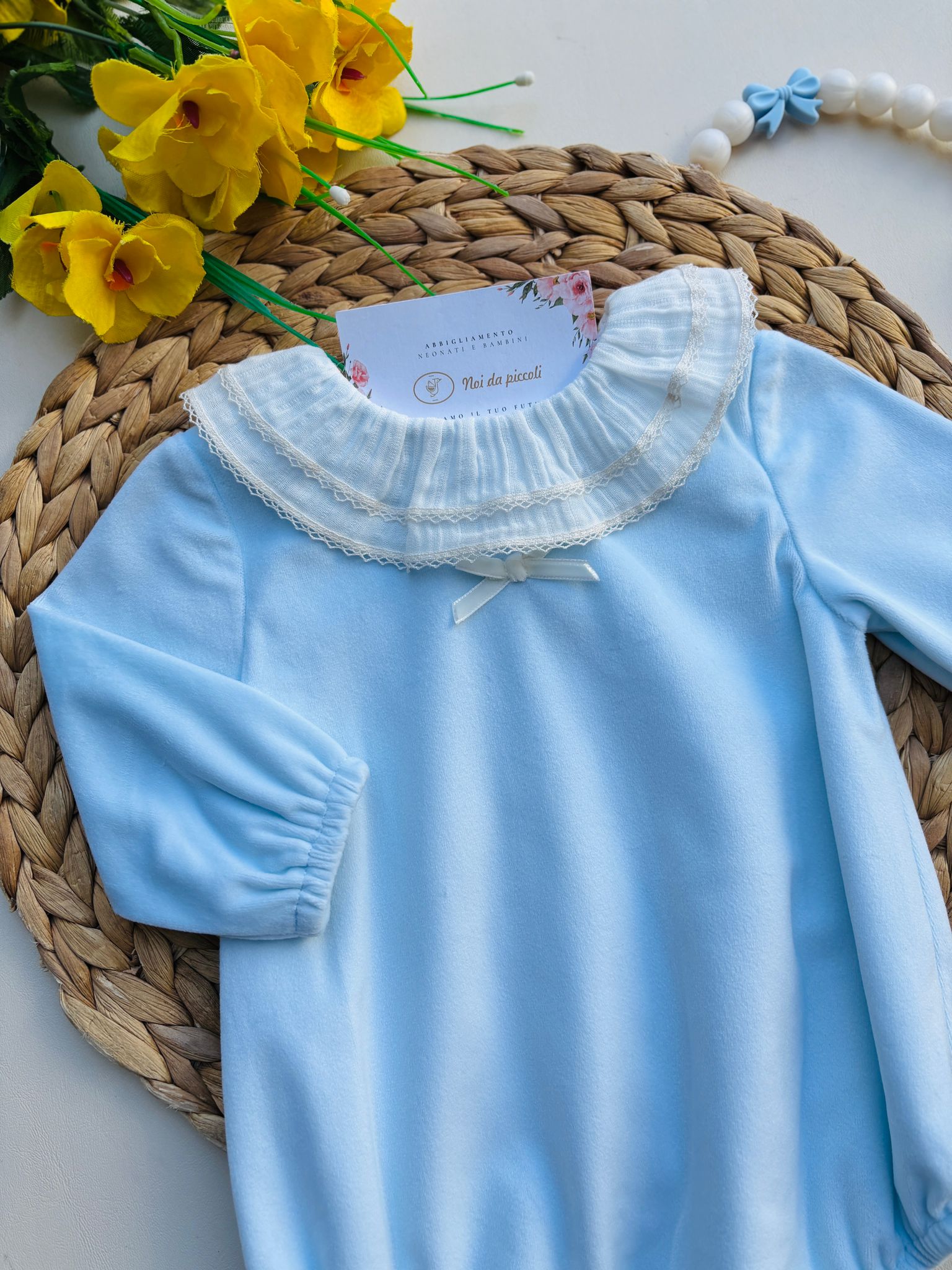 PAGLIACCETTO IN VELLUTO CON COLLETTO RICAMATO CELESTE - Noi da piccoli