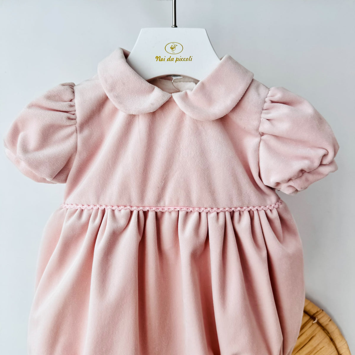 PAGLIACCETTO PAGLIACCETTO ELEGANTE CON COLLETTO ARROTANDATO ROSA - Noi da piccoli
