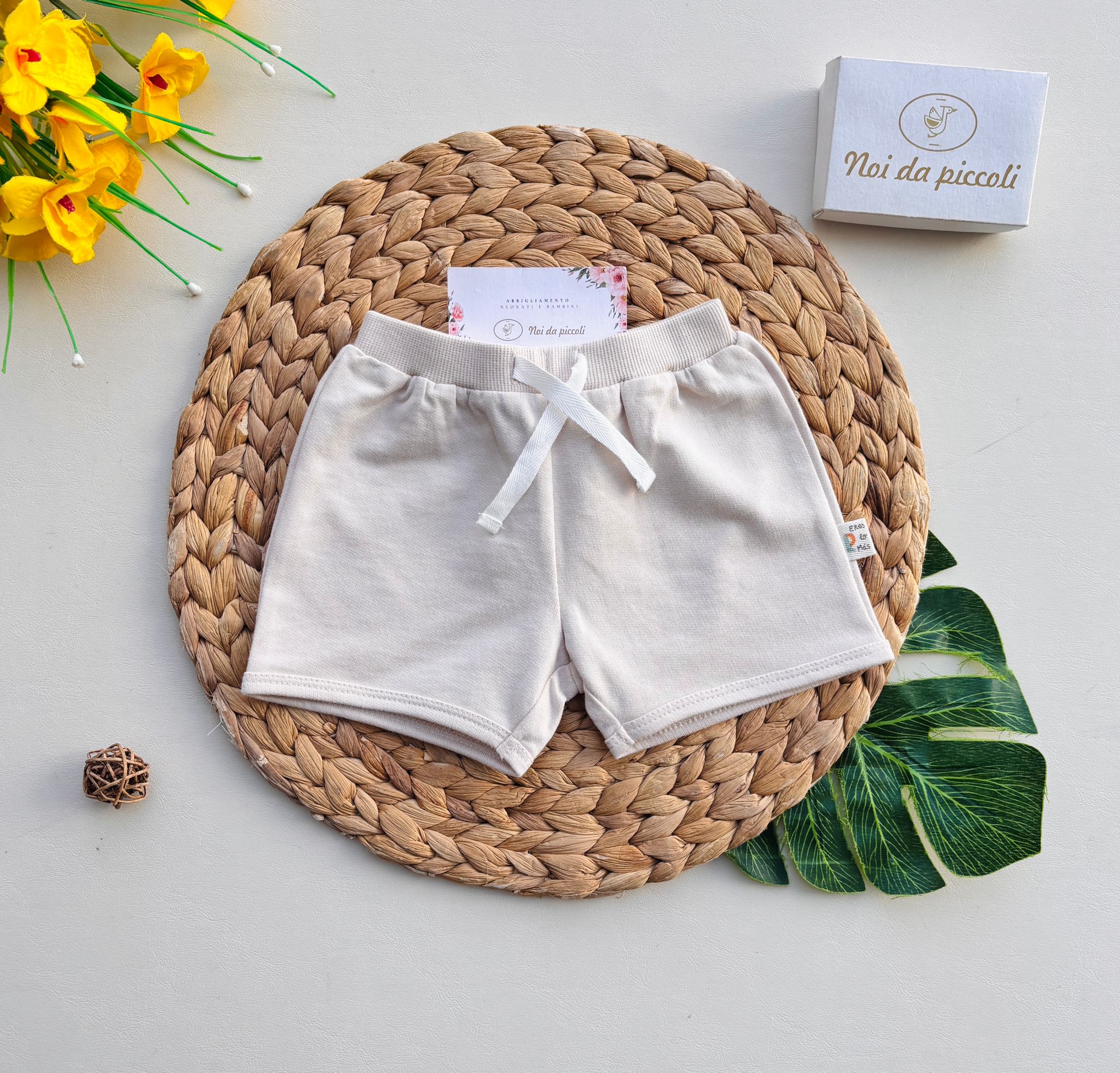 PANTALONCINO CON LACCI COTONE CREMA - Noi da piccoli