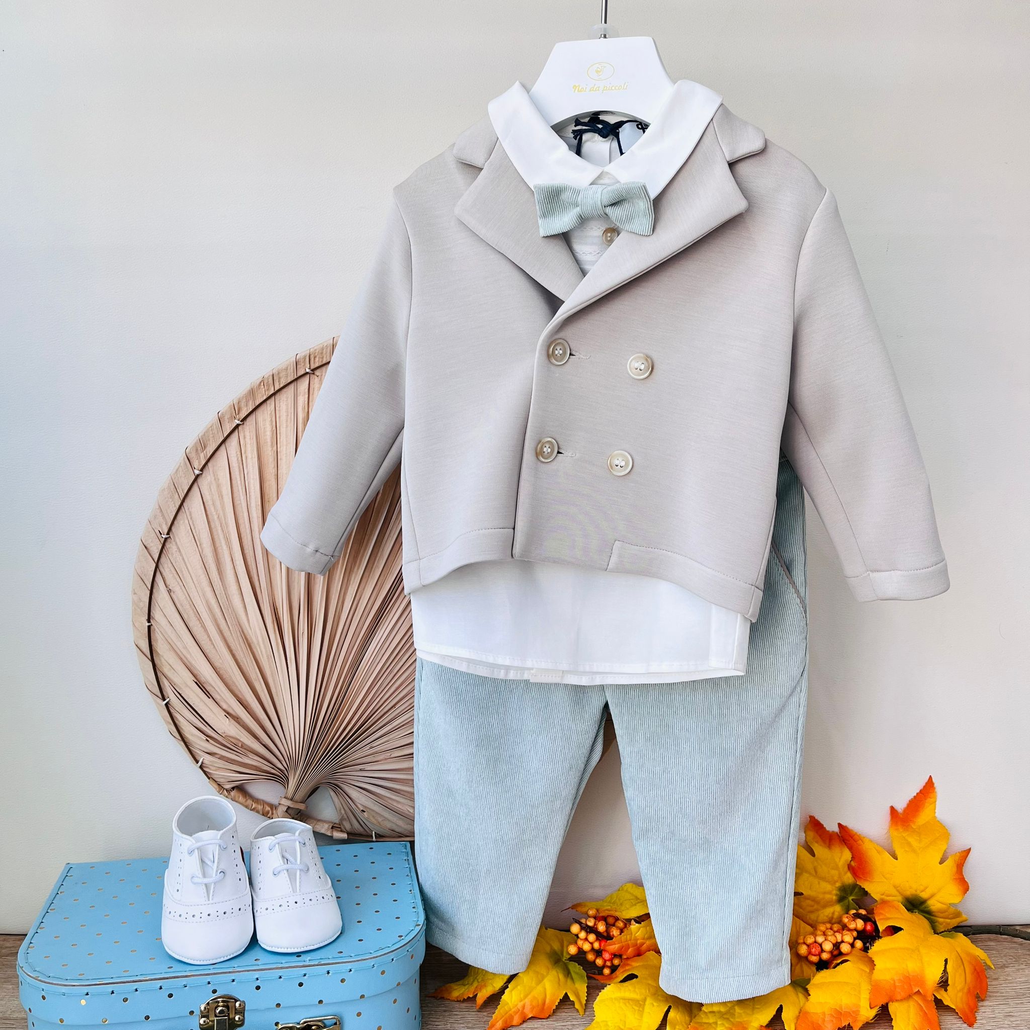 PANTALONE CON CAMICIA E GIACCA A DOPPIO PETTO CON PAPILLON ABBINATO VERDE E BEIGE - Noi da piccoli