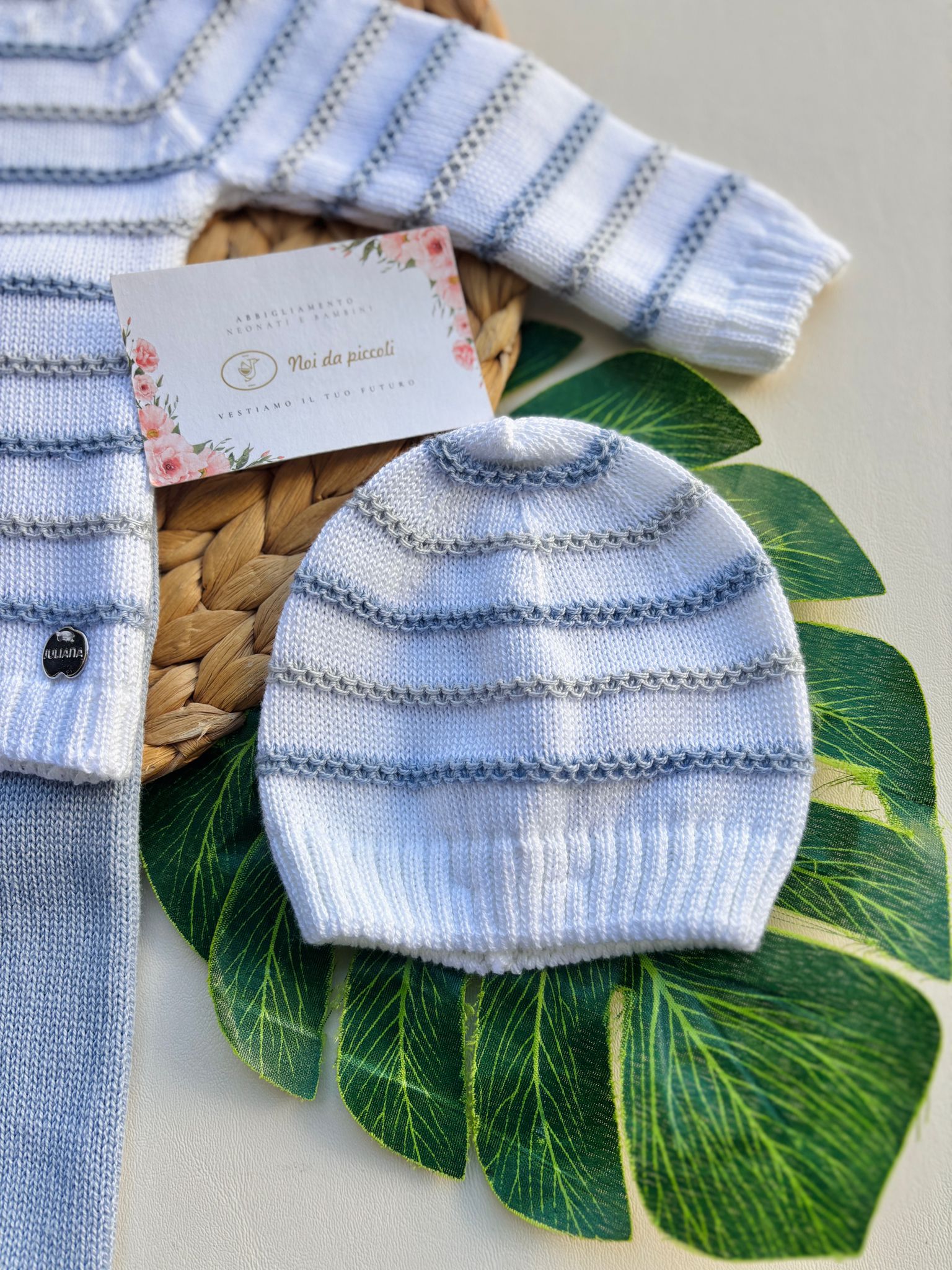 PANTALONE E MAGLIETTINA A MANICA LUNGA IN COTONEE ACRILICO ABBINATO ALLE BABBUCCE Bianco Cielo - Noi da piccoli