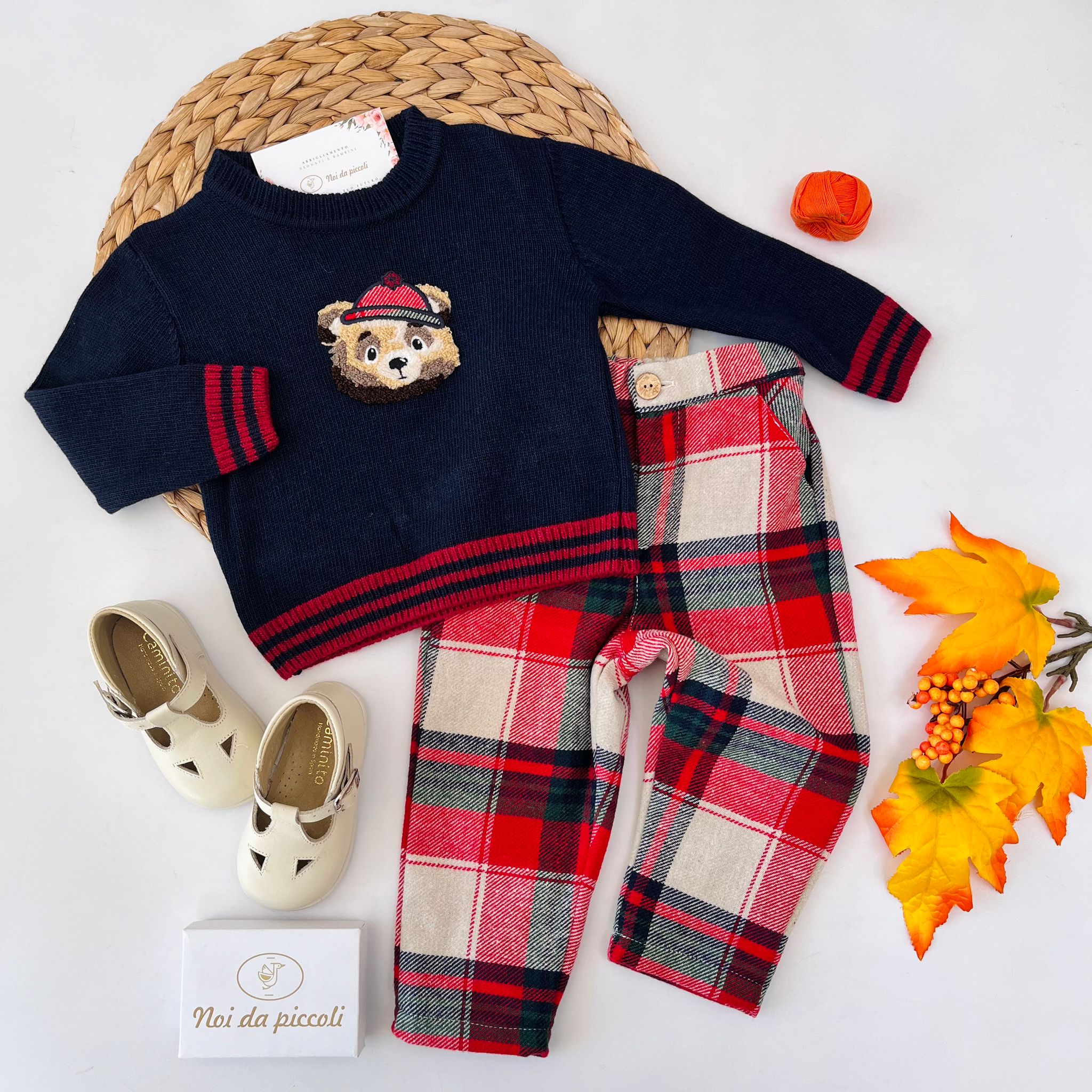 PANTALONE TARTAN CON MAGLIONCINO ORSETTO BLU E TARTAN - Noi da piccoli