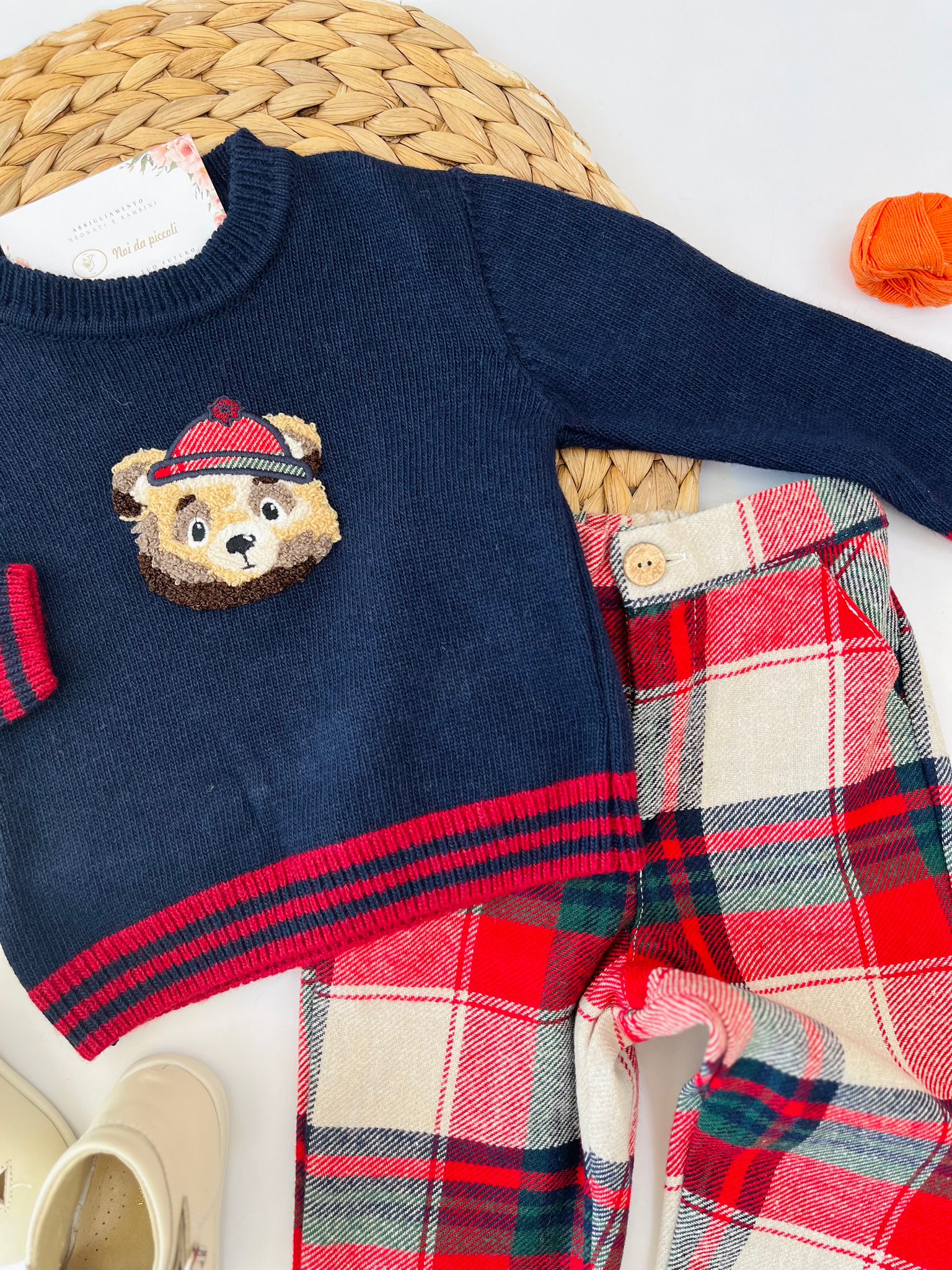 PANTALONE TARTAN CON MAGLIONCINO ORSETTO BLU E TARTAN - Noi da piccoli