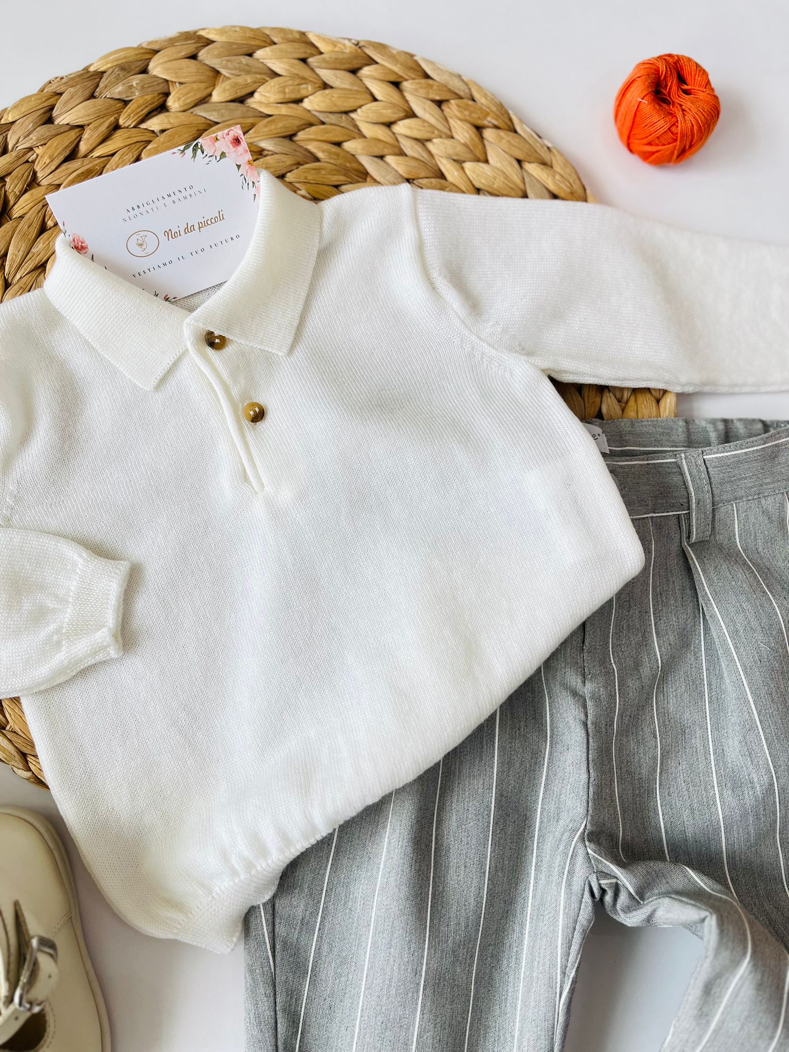 POLO IN LANA VERGINE CON PANTALONE GESSATO PANNA E GRIGIO - Noi da piccoli
