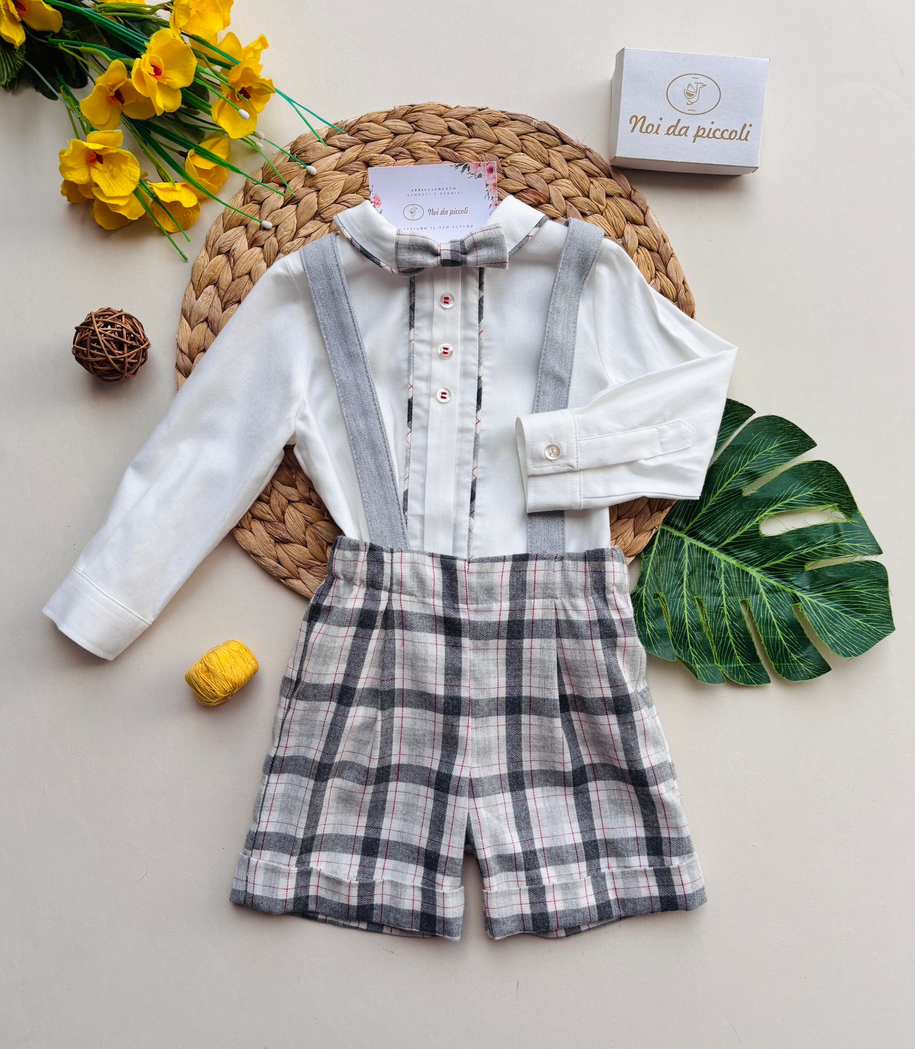 SALOPETTE A QUADRONI CON CAMICIA E PAPILLON ABBINATO BIANCO E GRIGIO - Noi da piccoli