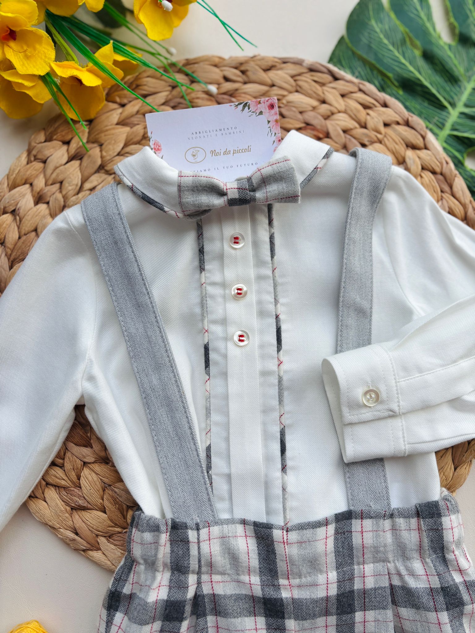 SALOPETTE A QUADRONI CON CAMICIA E PAPILLON ABBINATO BIANCO E GRIGIO - Noi da piccoli