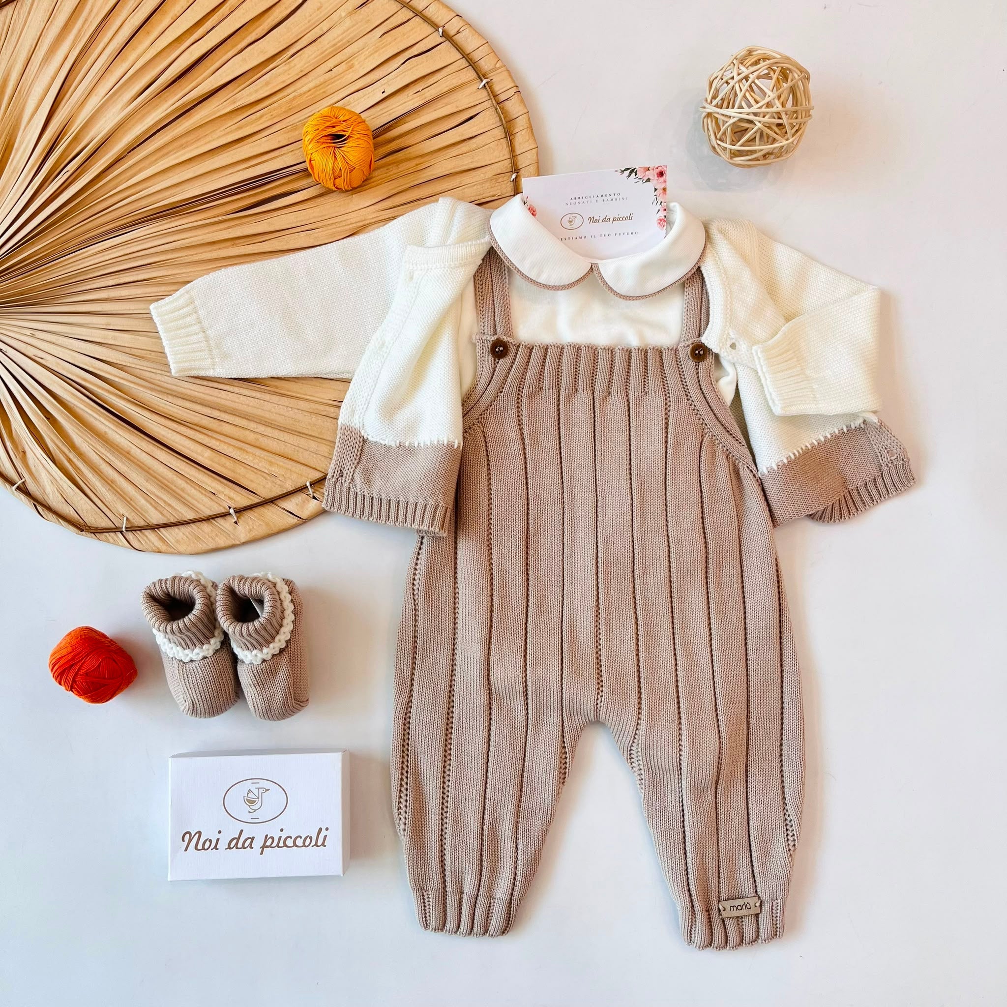 SALOPETTE CON BABBUCCE 100% LANA BEIGE E PANNA - Noi da piccoli