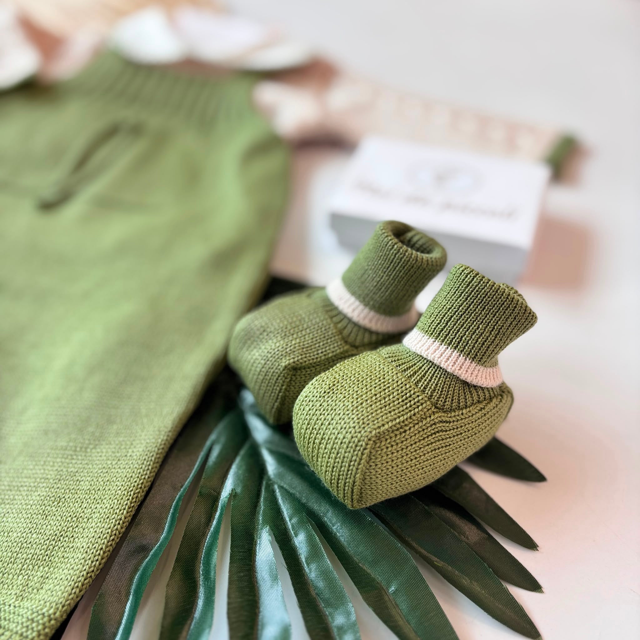 SALOPETTE CON BABBUCCE 100% LANA VERDE - Noi da piccoli