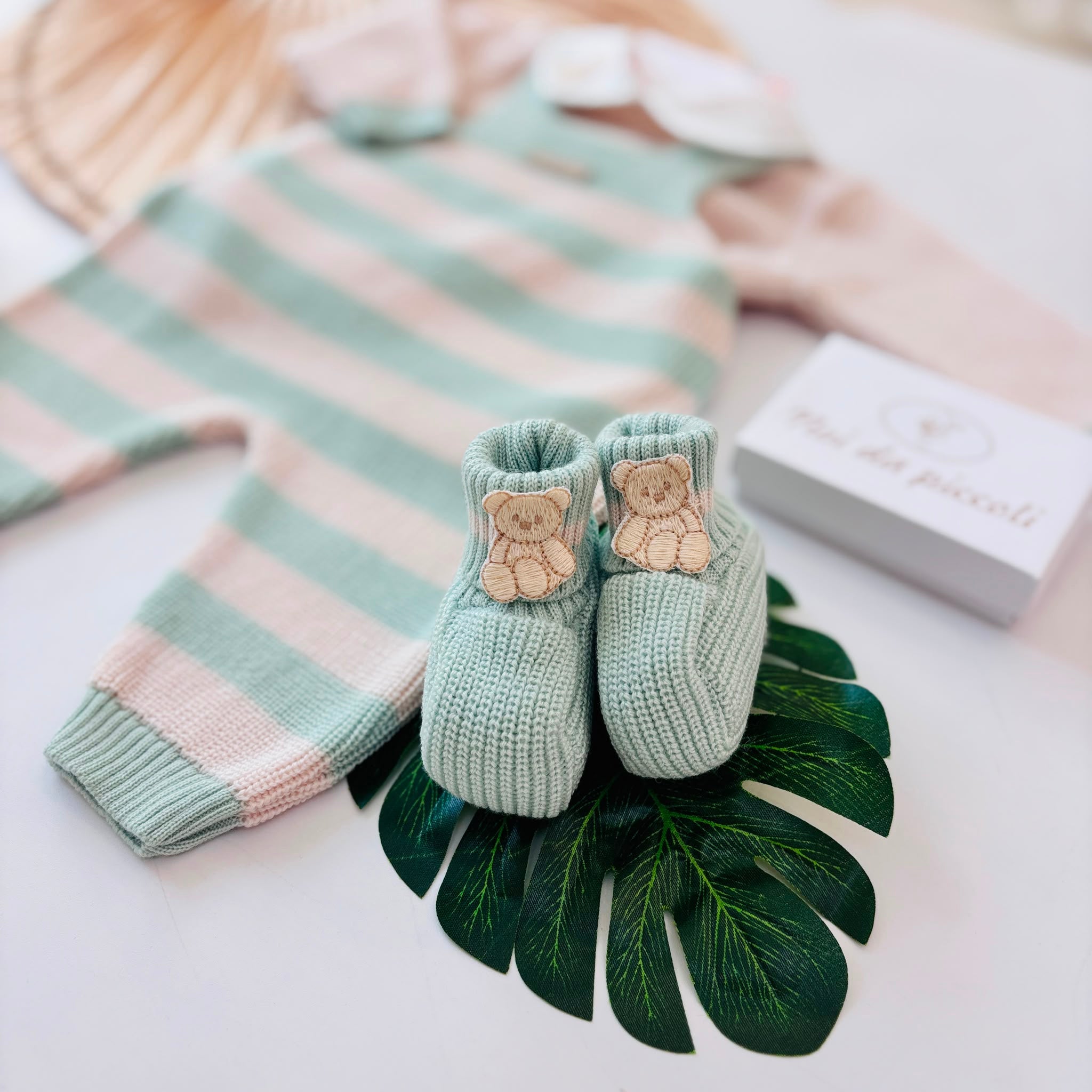SALOPETTE CON BABBUCCE 100% LANA VERDE E BEIGE - Noi da piccoli