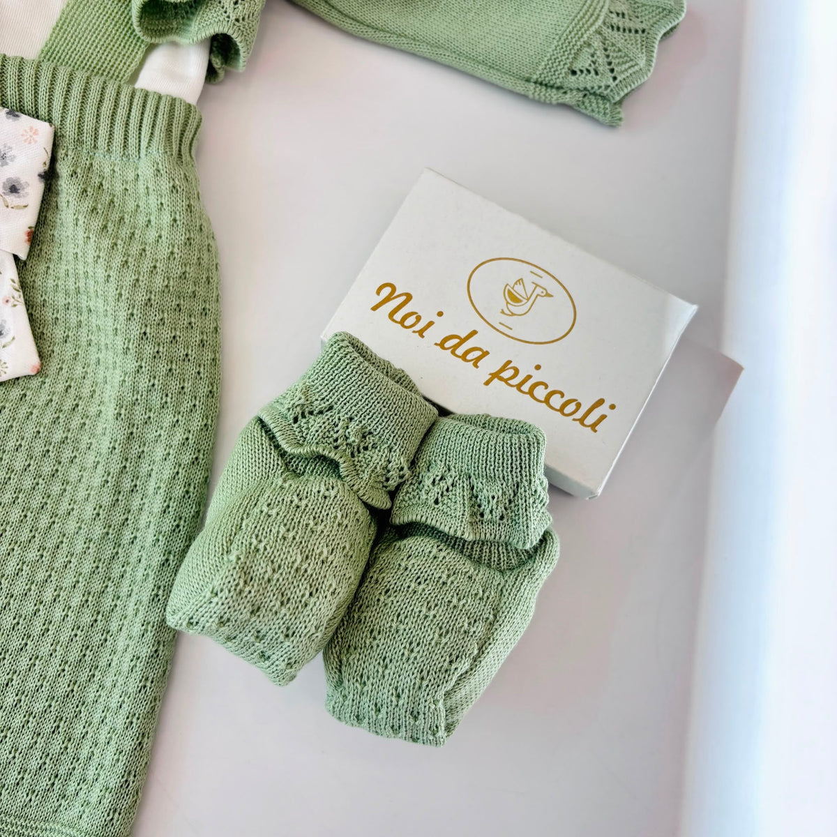 Salopette con Babbucce e Golfino Filato Caldo Verde Bebe' Margo' - Noi da piccoli