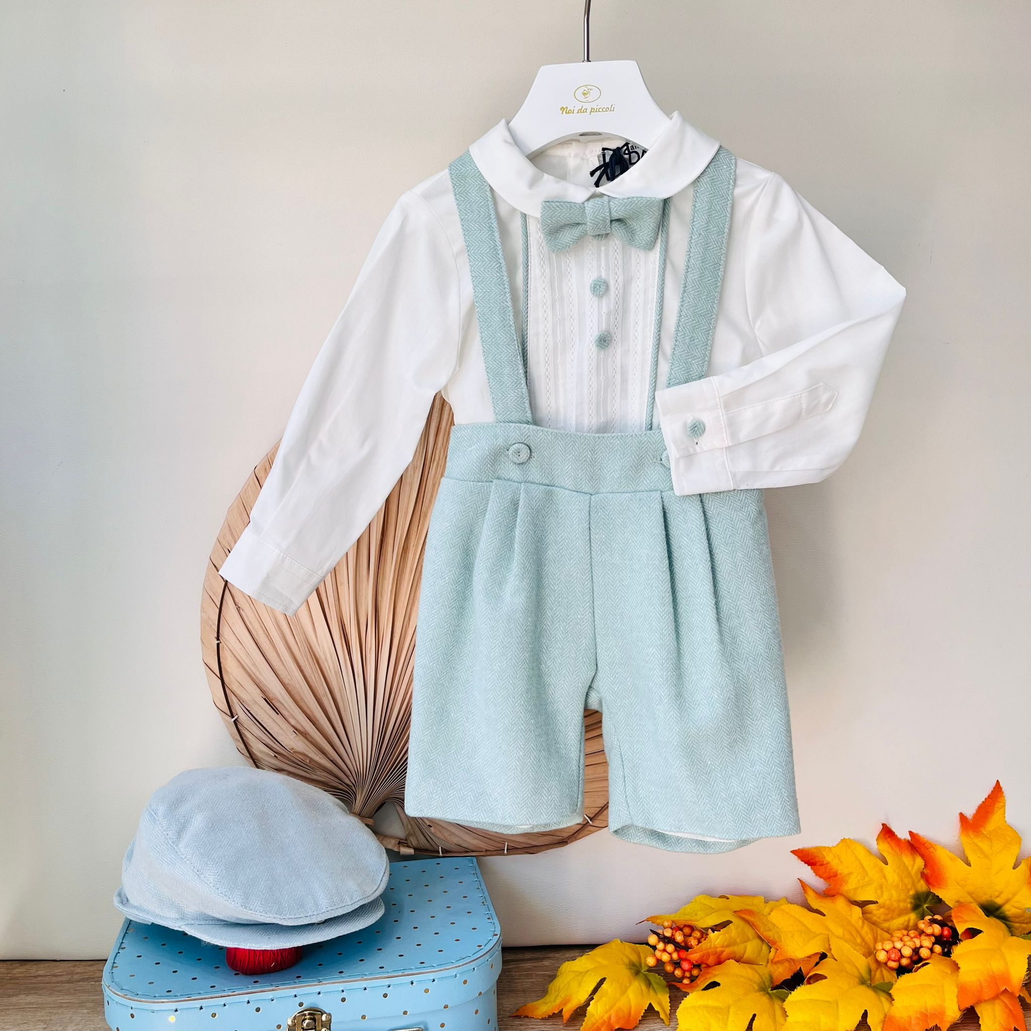 SALOPETTE CON CAMICIA TAGLIO CERIMONIALE E PAPILLON BIANCO VERDE - Noi da piccoli