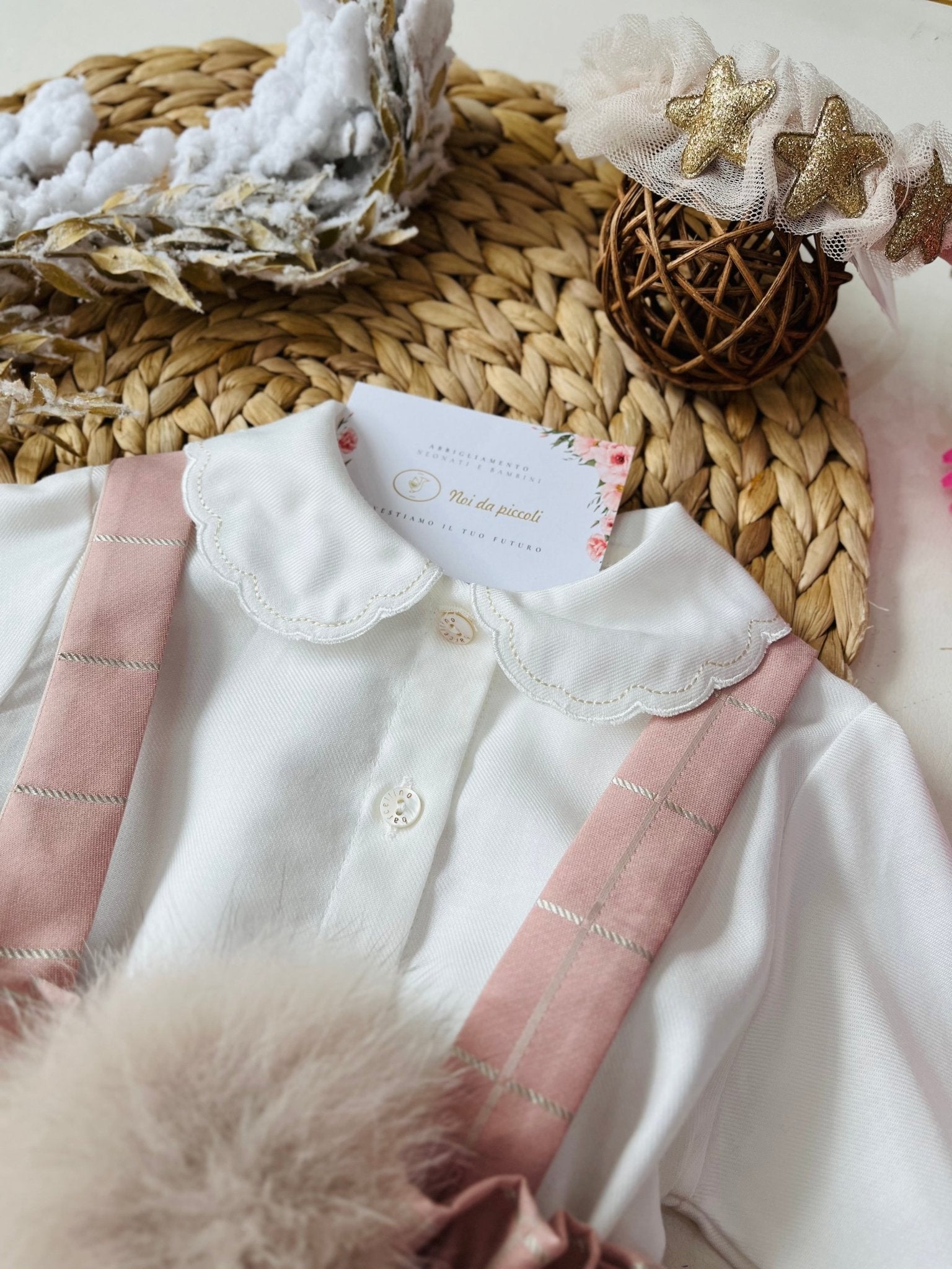 SALOPETTE CON CAMICINA ROSA CON PONPOM - Noi da piccoli