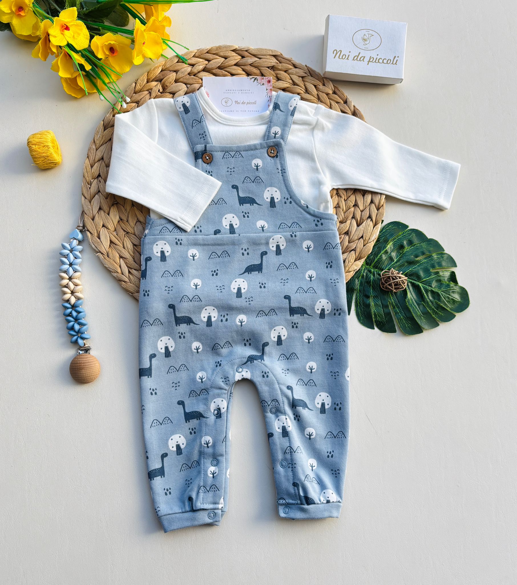 SALOPETTE CON DINOSAURI E MAGLIETTINA NUBE - Noi da piccoli