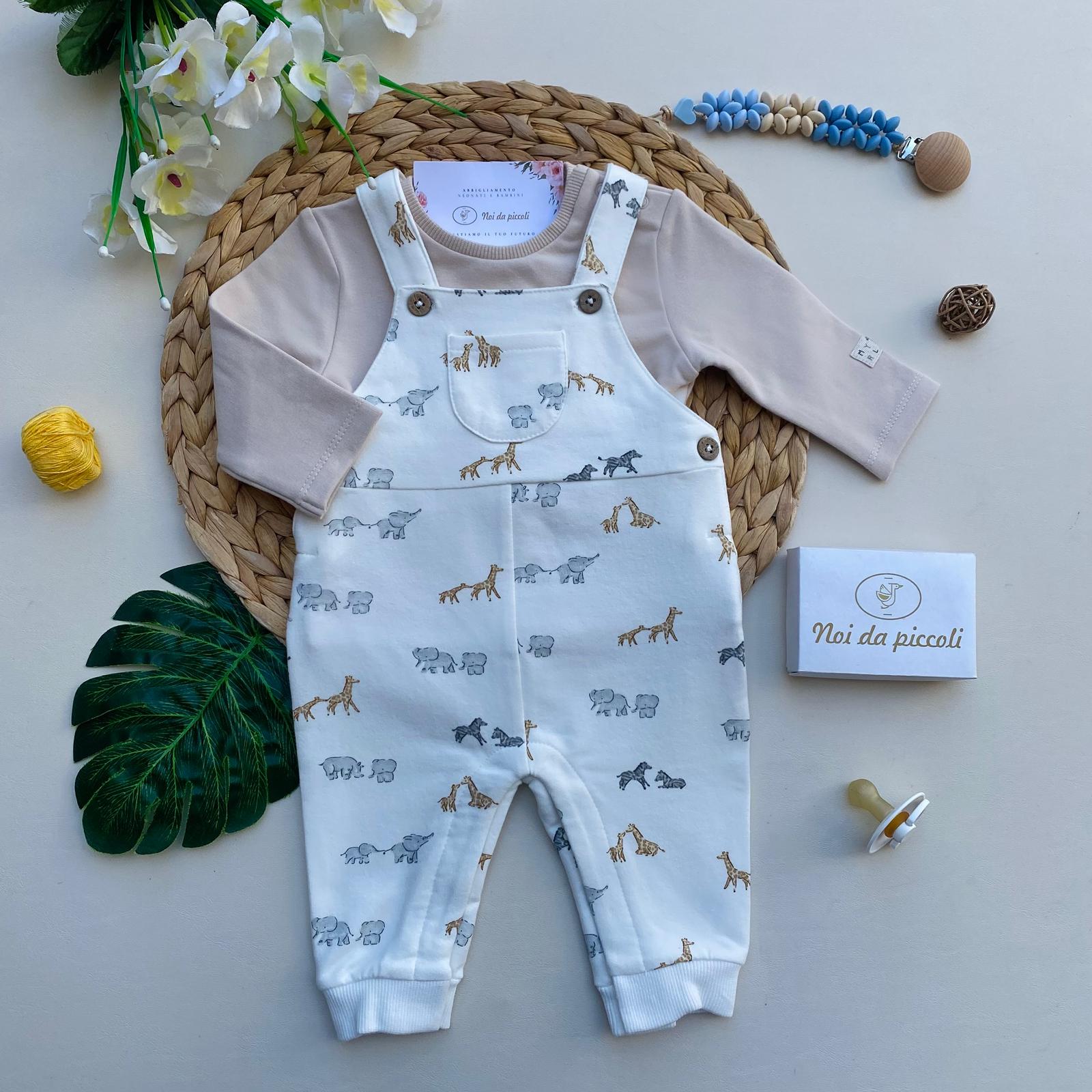 SALOPETTE CON DISEGNINI SAFARI E MAGLIETTINA FILATO CALDO BIANCO - Noi da piccoli