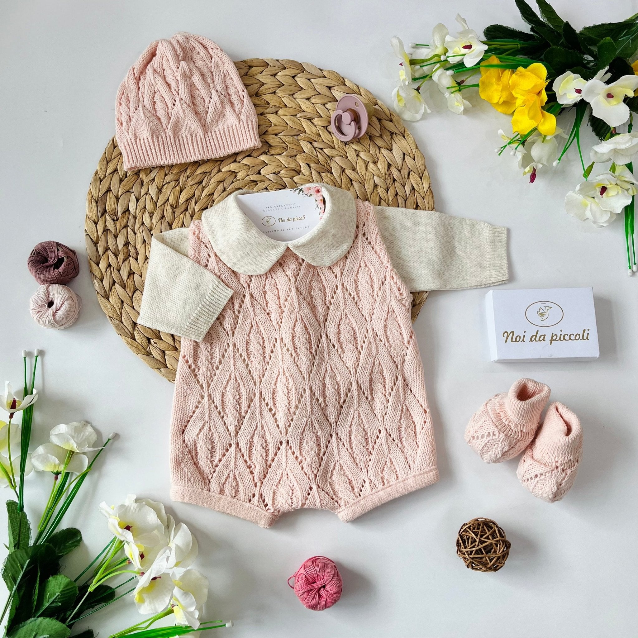 SALOPETTE CON MAGLIETTINA E SET PARURE ROSA BEIGE MISTO LANA - Noi da piccoli