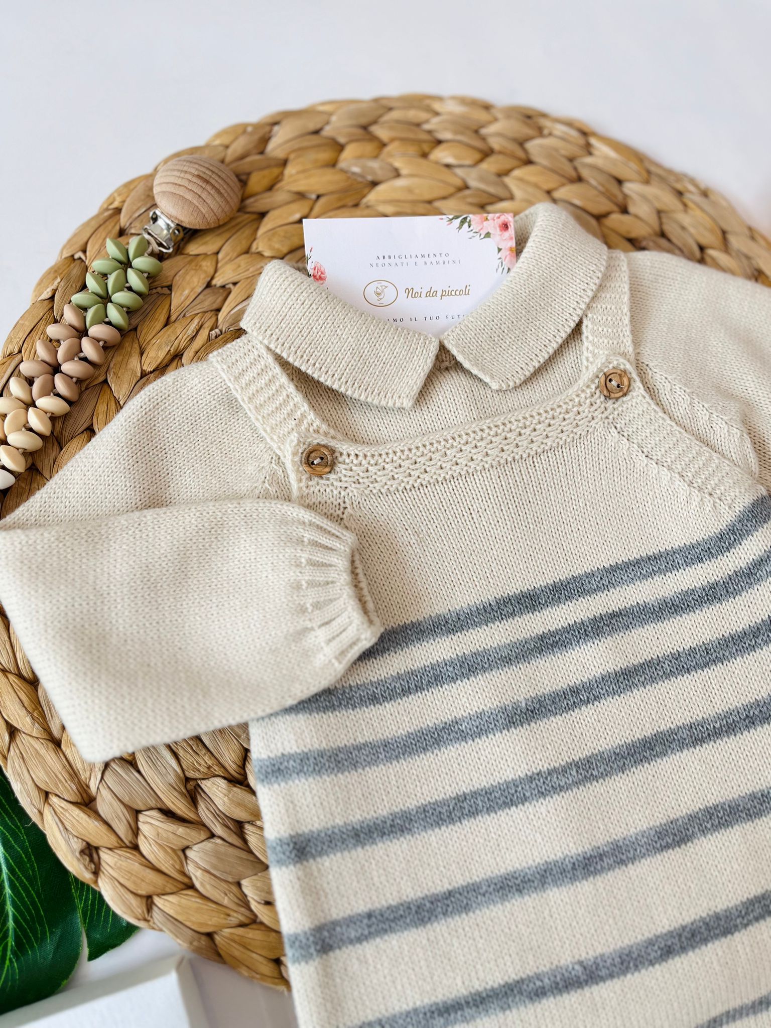 SALOPETTE CON MAGLIETTINA FILATO CALDO BEIGE E GRIGIO - Noi da piccoli