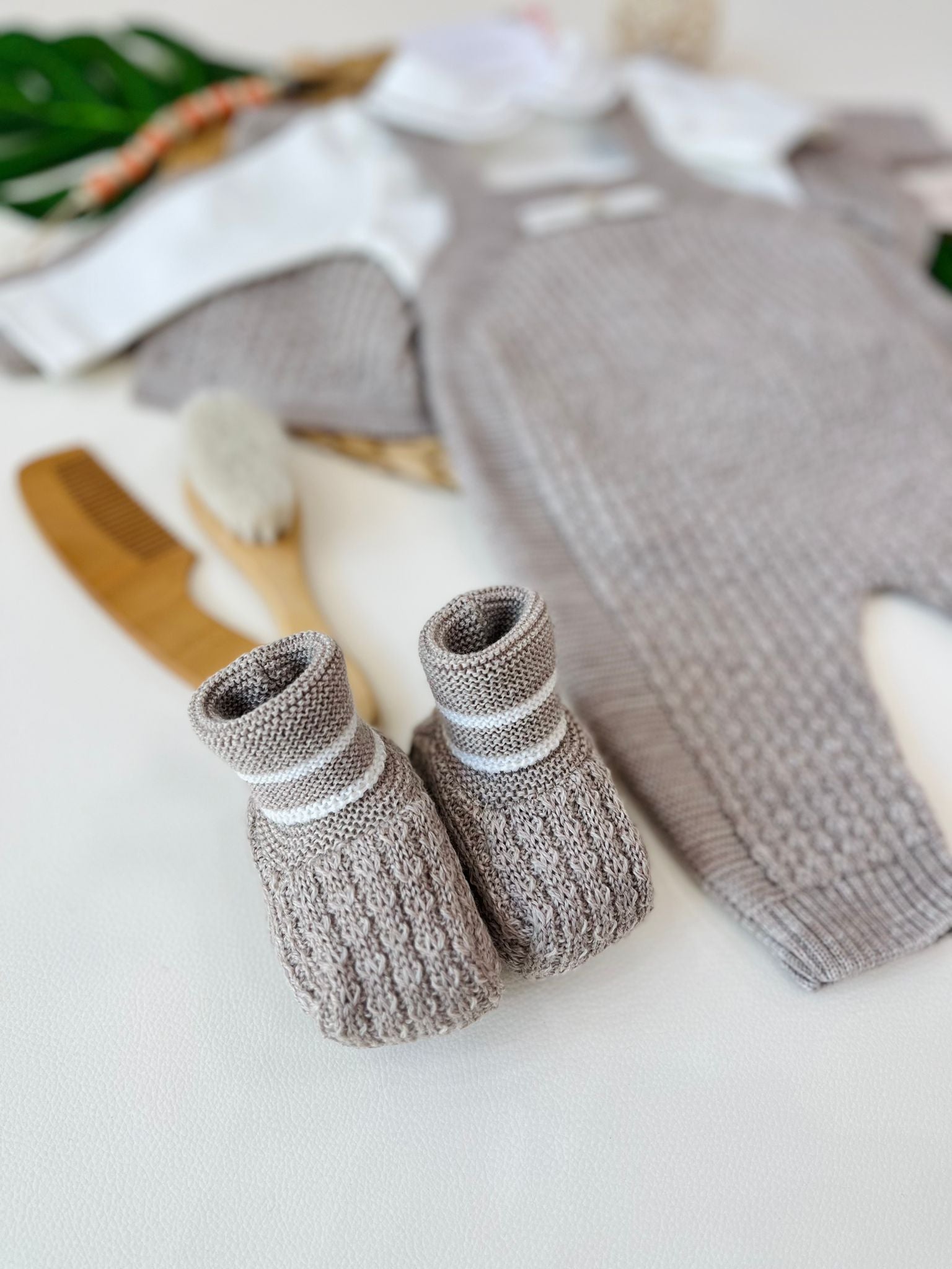 SALOPETTE CON PARURE 100% LANA TORTORA VANIGLIA - Noi da piccoli