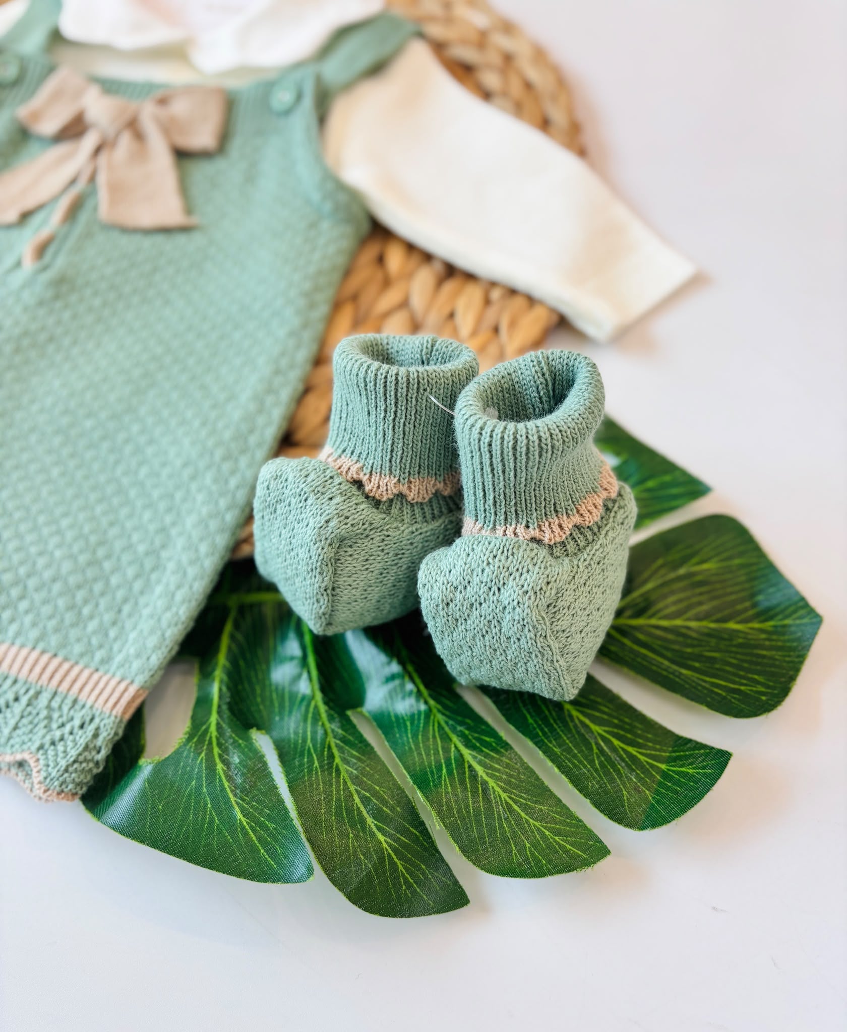 SALOPETTE CON PARURE IN LANA VERDE - Noi da piccoli