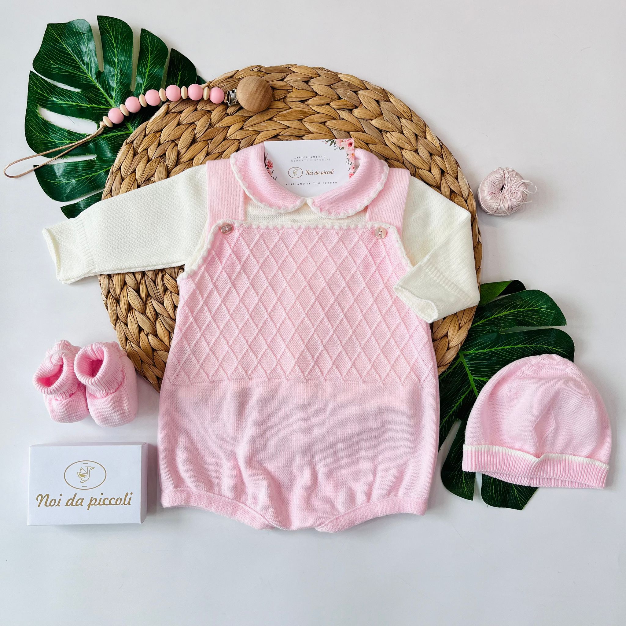 SALOPETTE CON PARURE ROMBI FILATO CALDO PANNA ROSA - Noi da piccoli