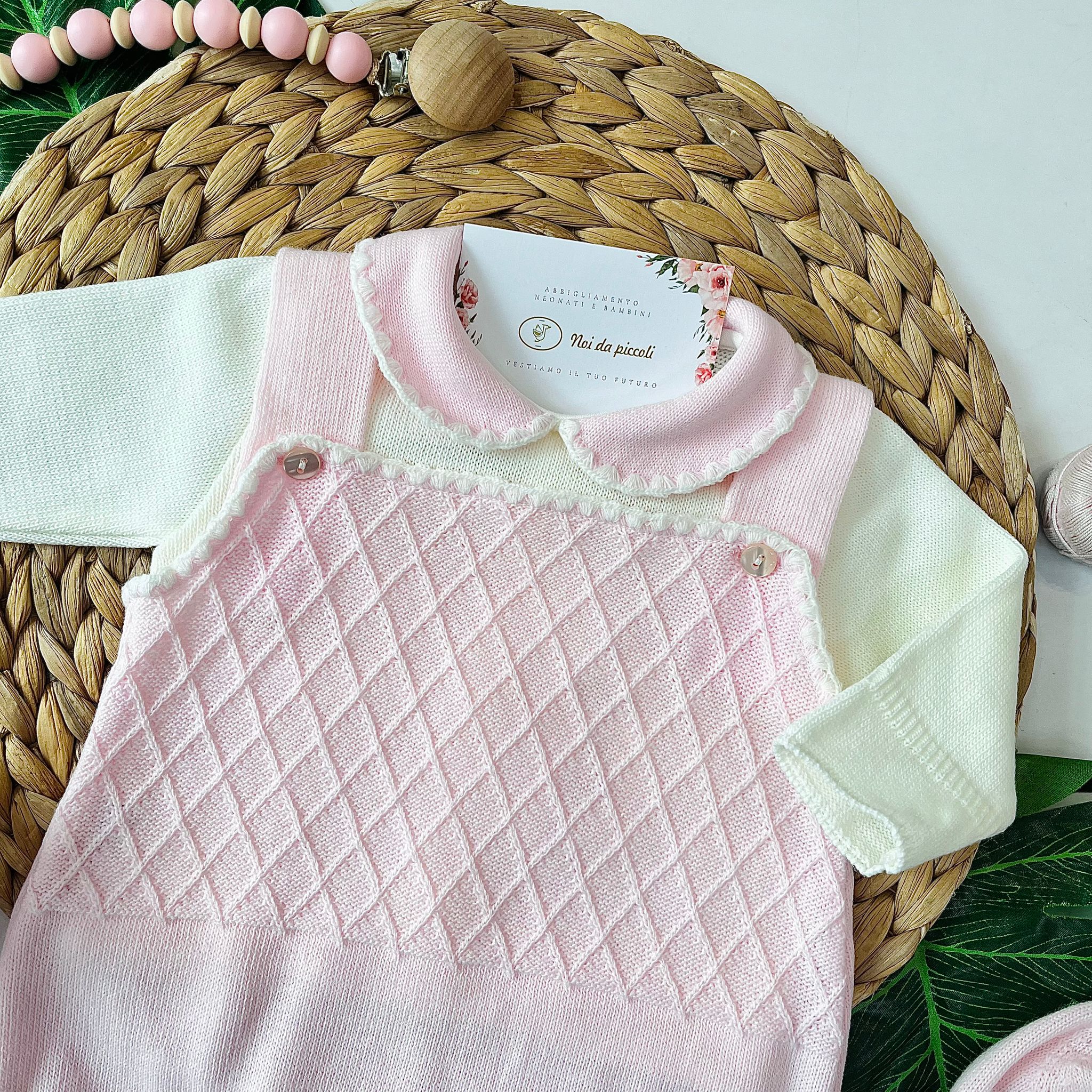 SALOPETTE CON PARURE ROMBI FILATO CALDO PANNA ROSA - Noi da piccoli