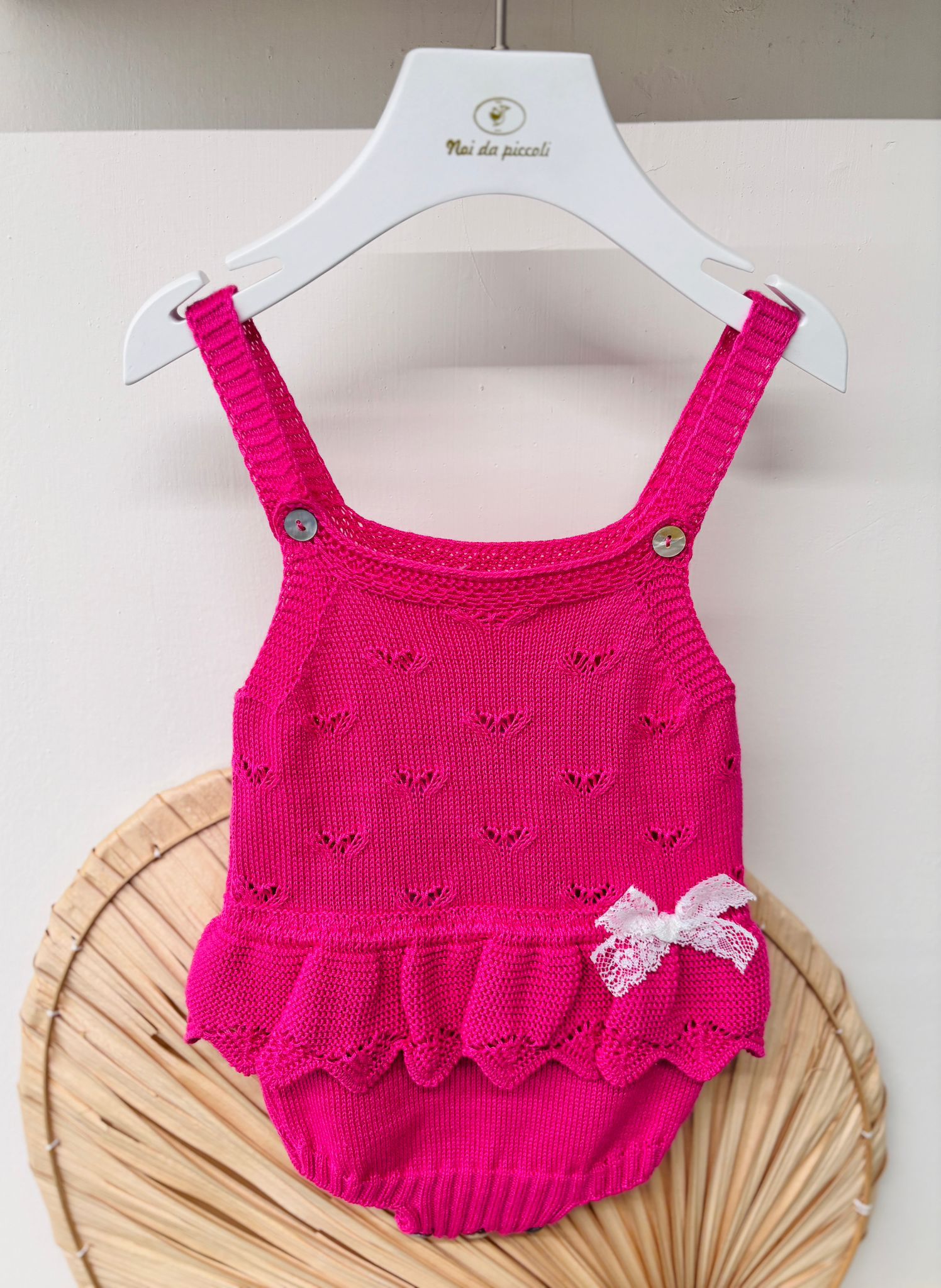 SALOPETTE IN FILO CON RICAMI FUCSIA - Noi da piccoli