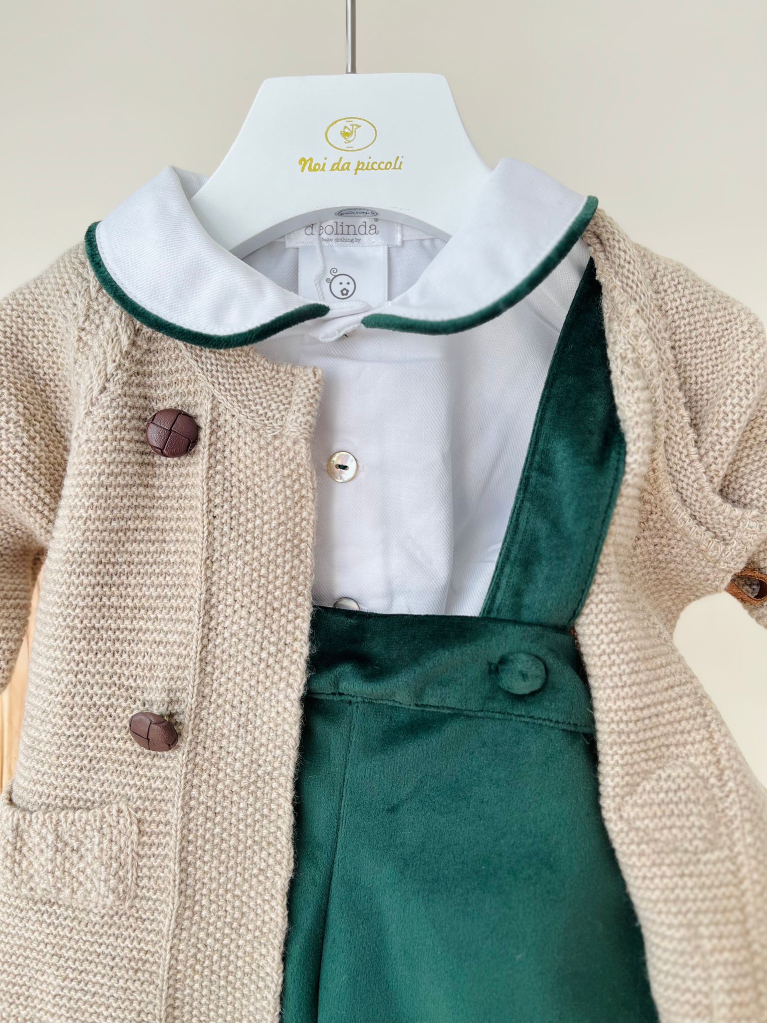 SALOPETTE IN VELLUTO CON CAMICIA E GOLFINO BIANCO VERDE - Noi da piccoli