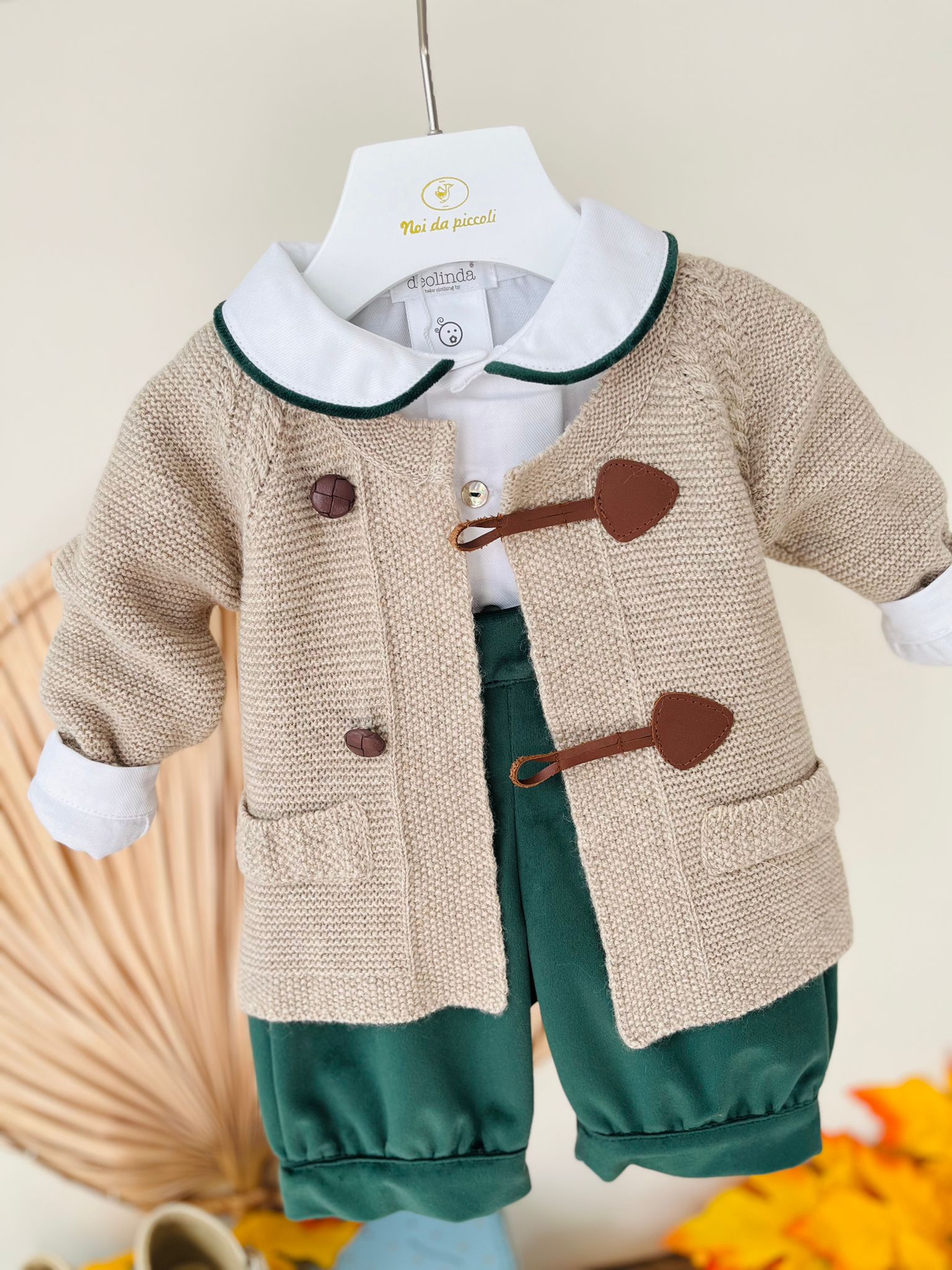 SALOPETTE IN VELLUTO CON CAMICIA E GOLFINO BIANCO VERDE - Noi da piccoli