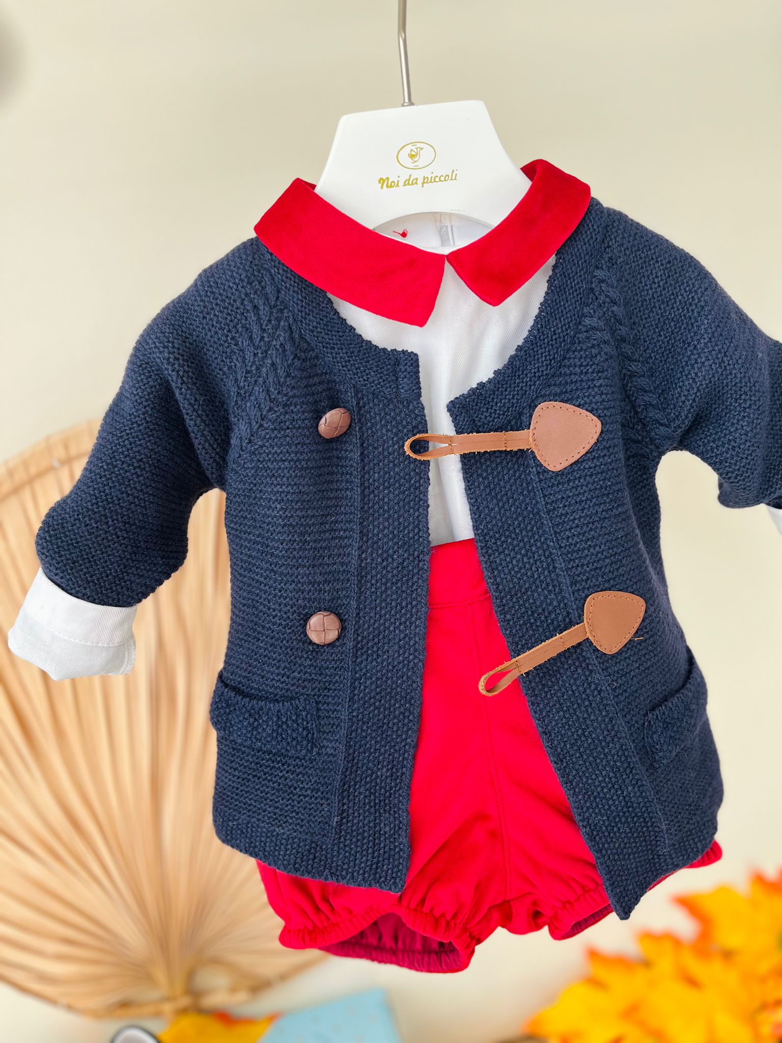 SALOPETTE IN VELLUTO E CAMICIA CON COLLETTO ROSSO E GOLFINO BIANCO ROSSO - Noi da piccoli