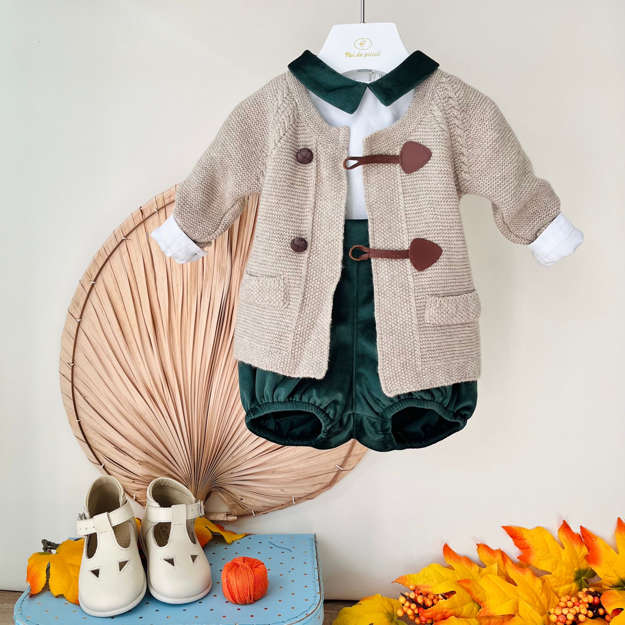 SALOPETTE IN VELLUTO E CAMICIA CON COLLETTO VERDE E GOLFINO BIANCO VERDE - Noi da piccoli