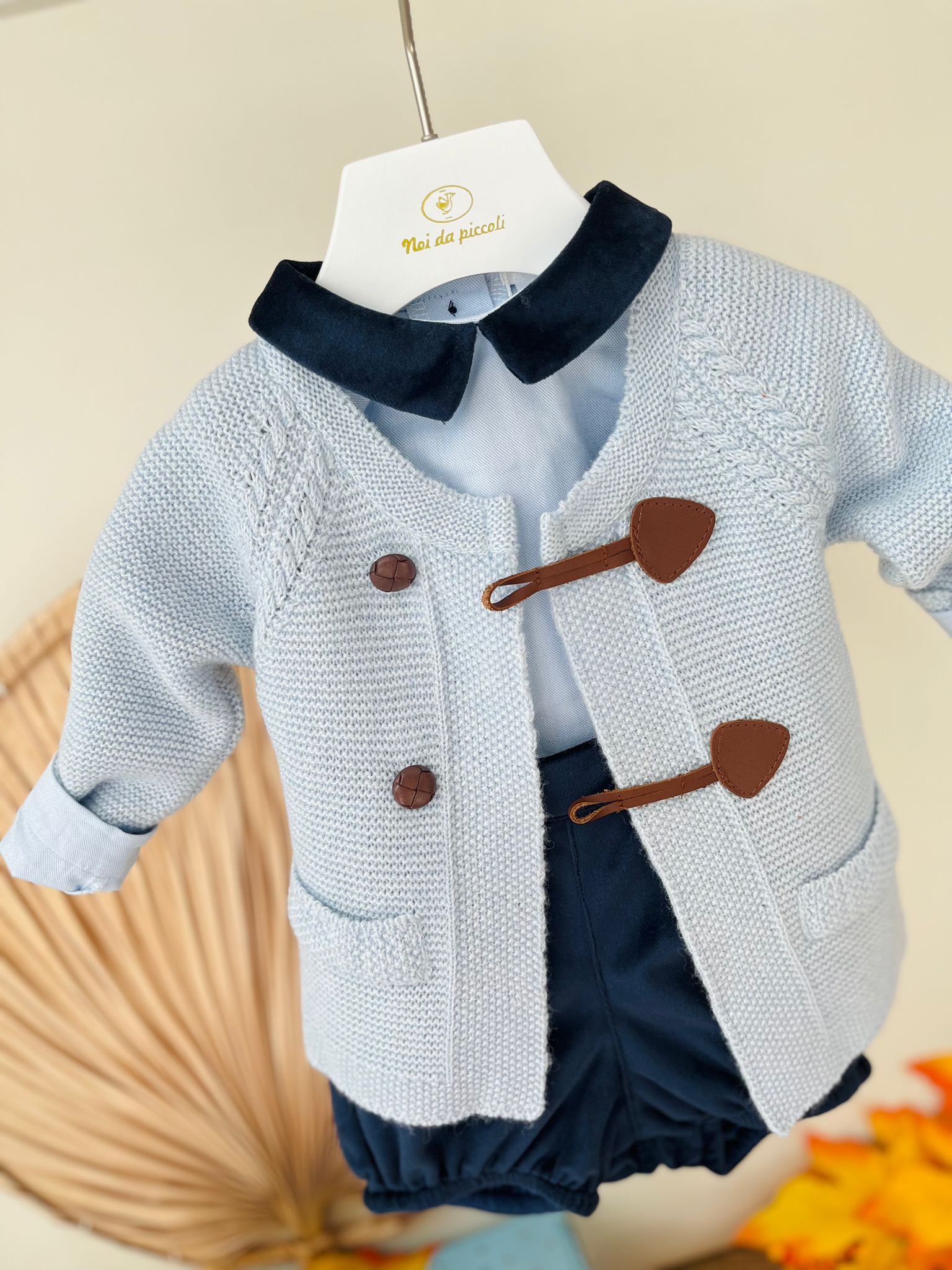 SALOPETTE IN VELLUTO E CAMICINA CON COLLETTO IN VELLUTO E GOLFINO BLU NAVY - Noi da piccoli