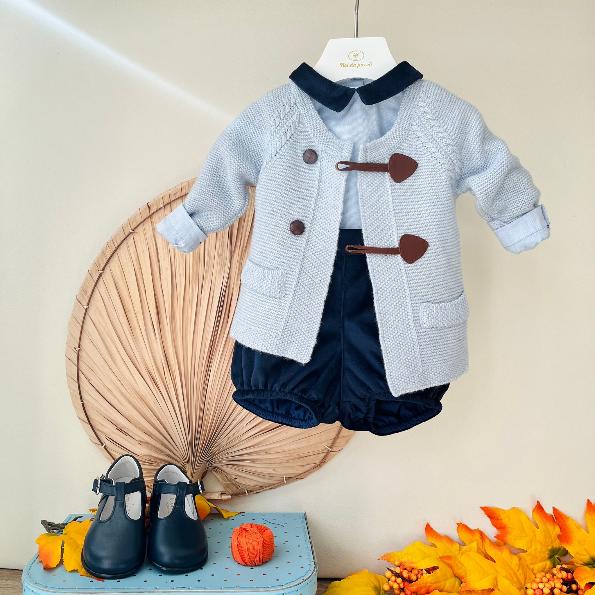 SALOPETTE IN VELLUTO E CAMICINA CON COLLETTO IN VELLUTO E GOLFINO BLU NAVY - Noi da piccoli