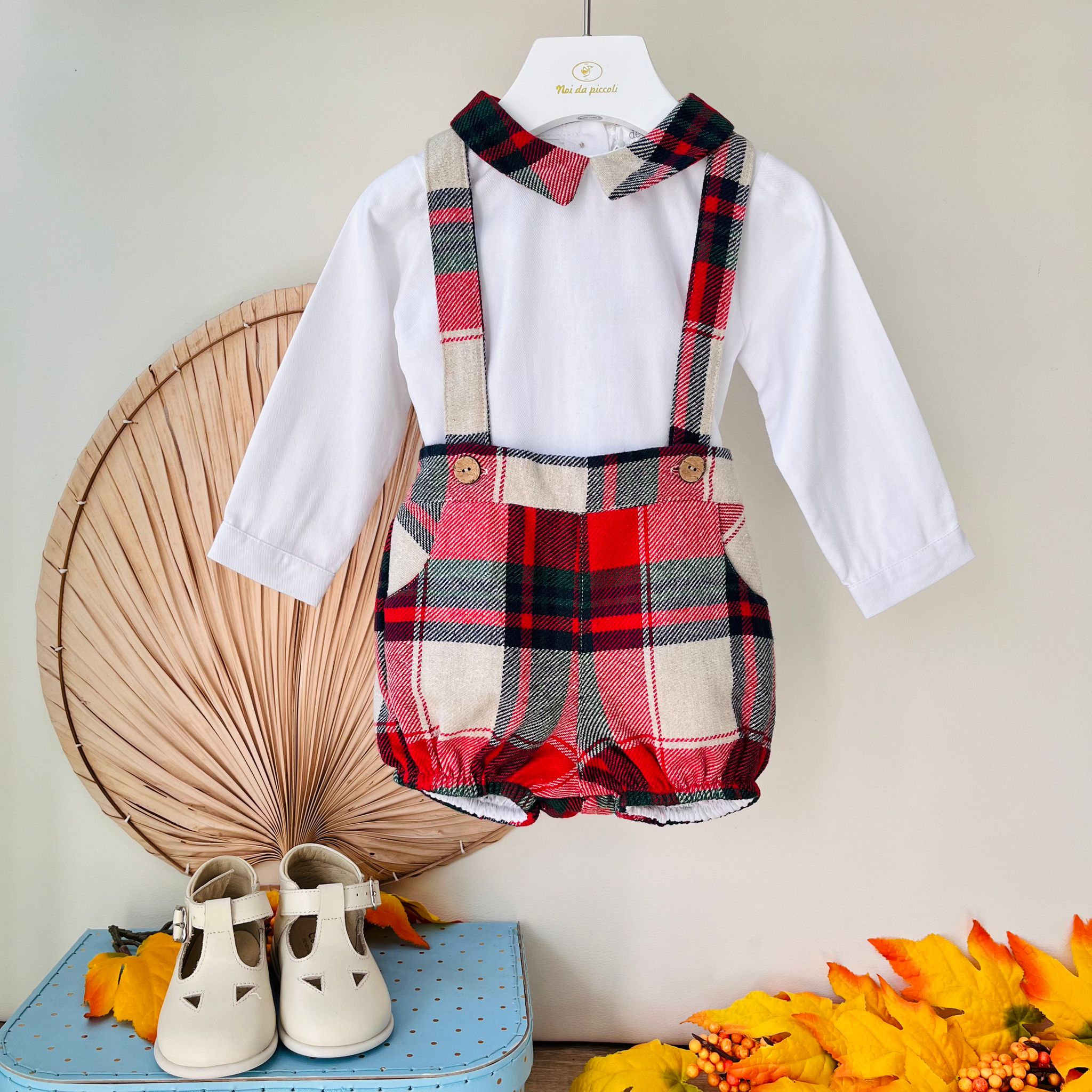 SALOPETTE TARTAN CON CAMICIA BIANCO E TARTAN - Noi da piccoli