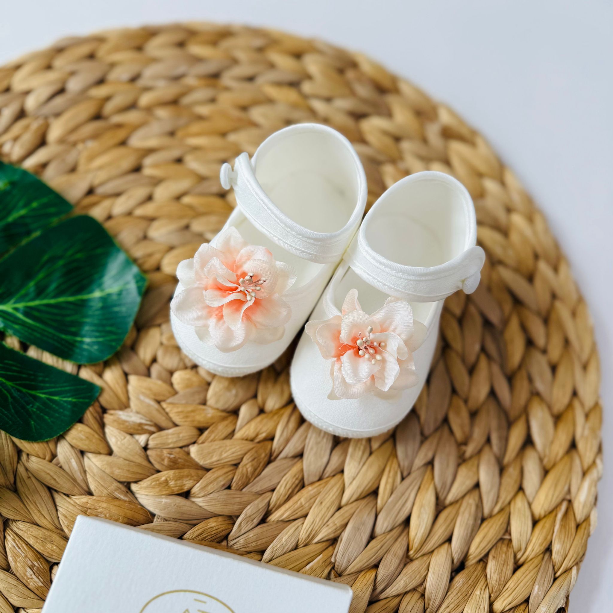 SCARPA CON FIORE PANNA - Noi da piccoli