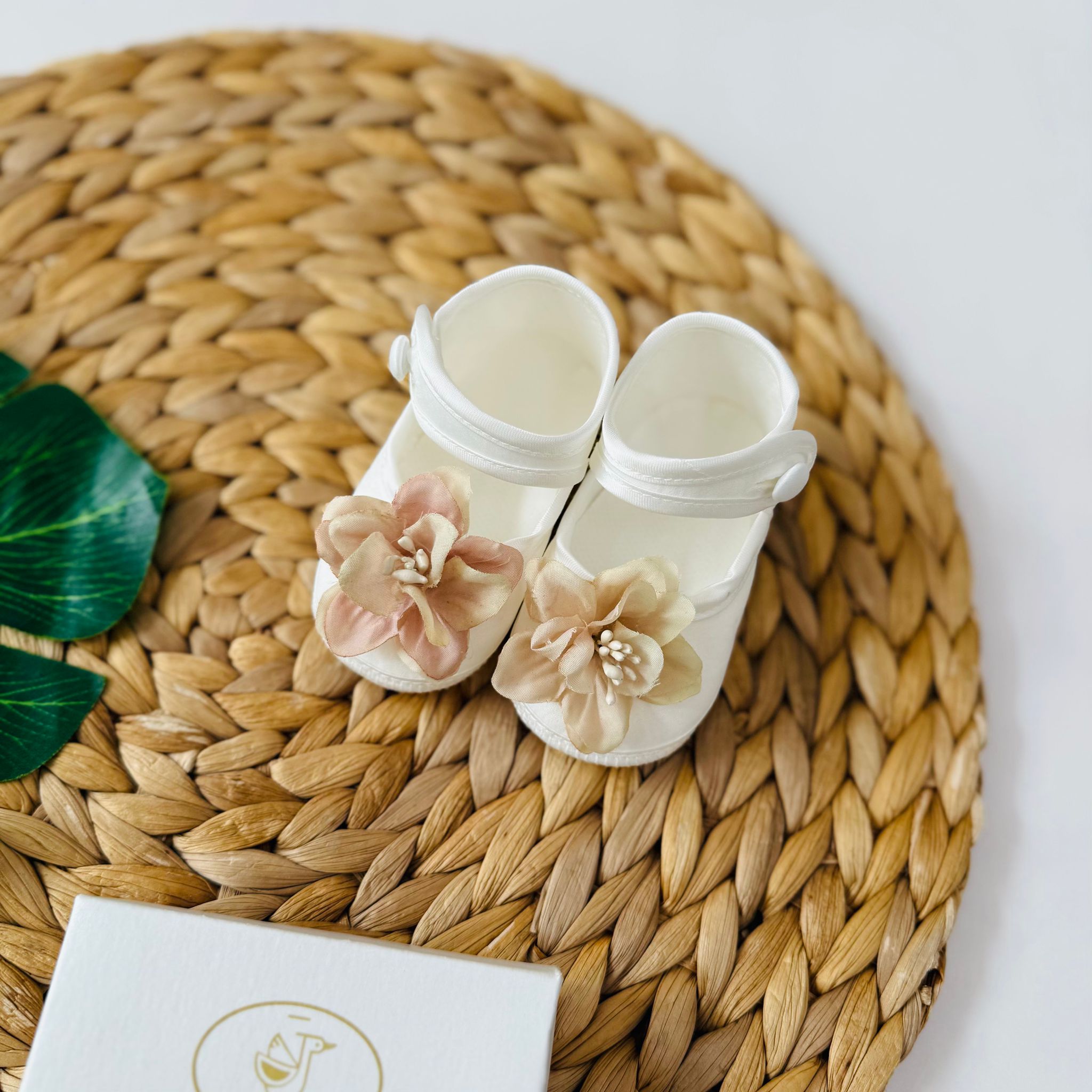 SCARPA CON FIORE PANNA - Noi da piccoli