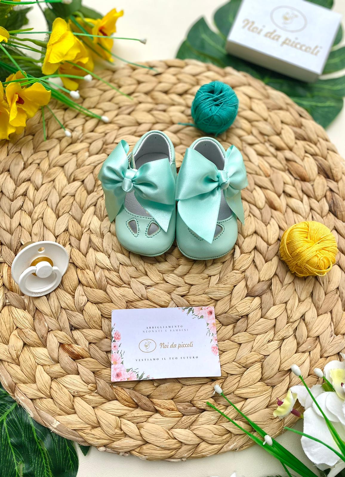 SCARPINE CULLA VERDE ACQUA CON FIOCCHETTI - Noi da piccoli