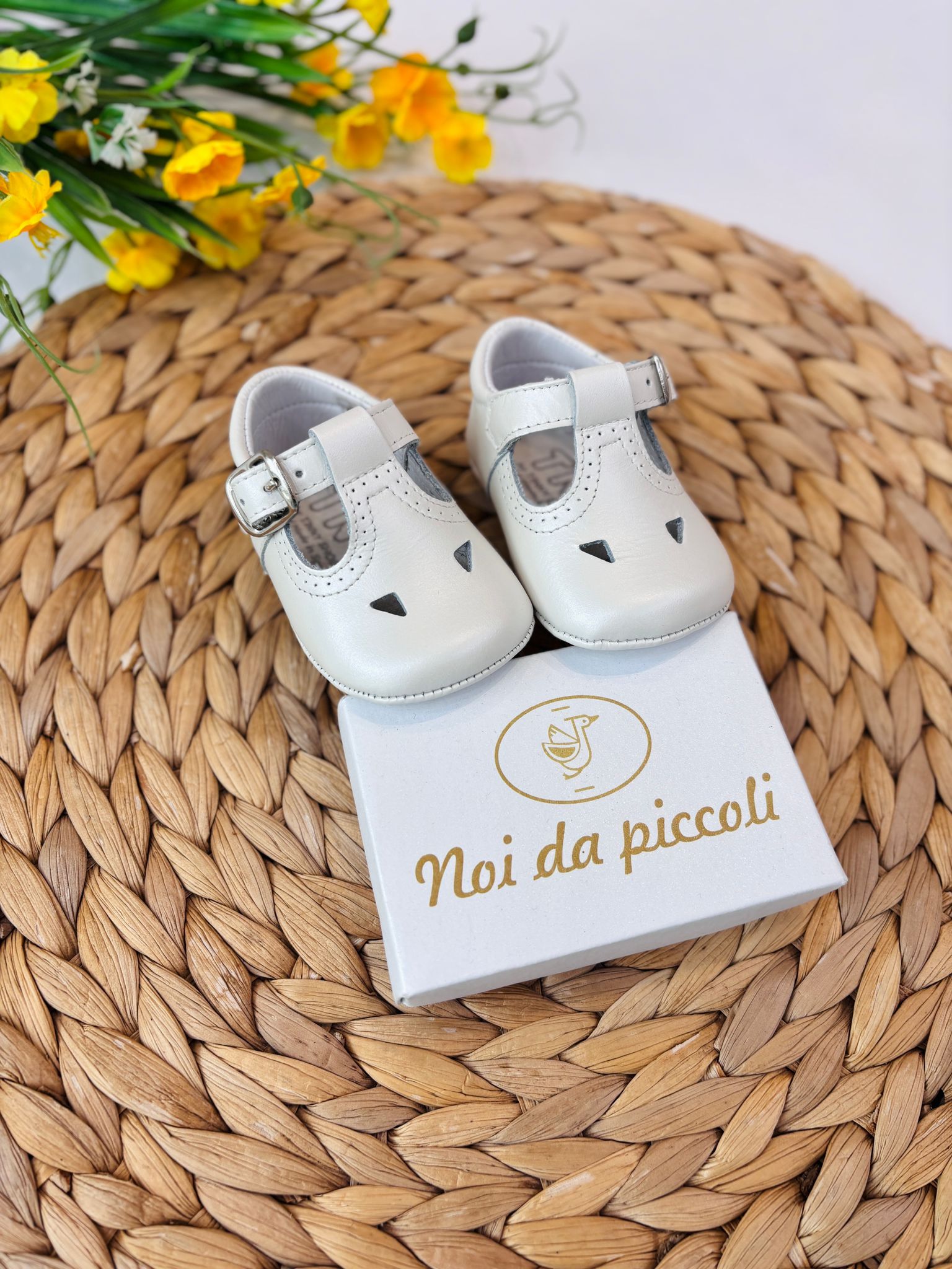 SCARPINE IN PELLE CON OCCHIELLO BIANCO - Noi da piccoli