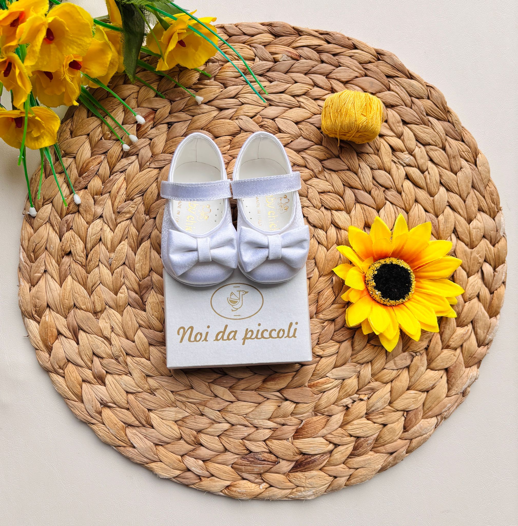 SCARPINE IN TESSUTO E PELLE CON FIOCCHETTI BIANCO - Noi da piccoli