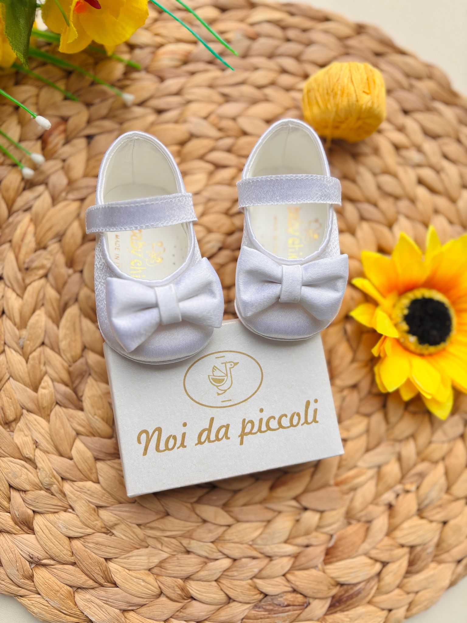 SCARPINE IN TESSUTO E PELLE CON FIOCCHETTI BIANCO - Noi da piccoli