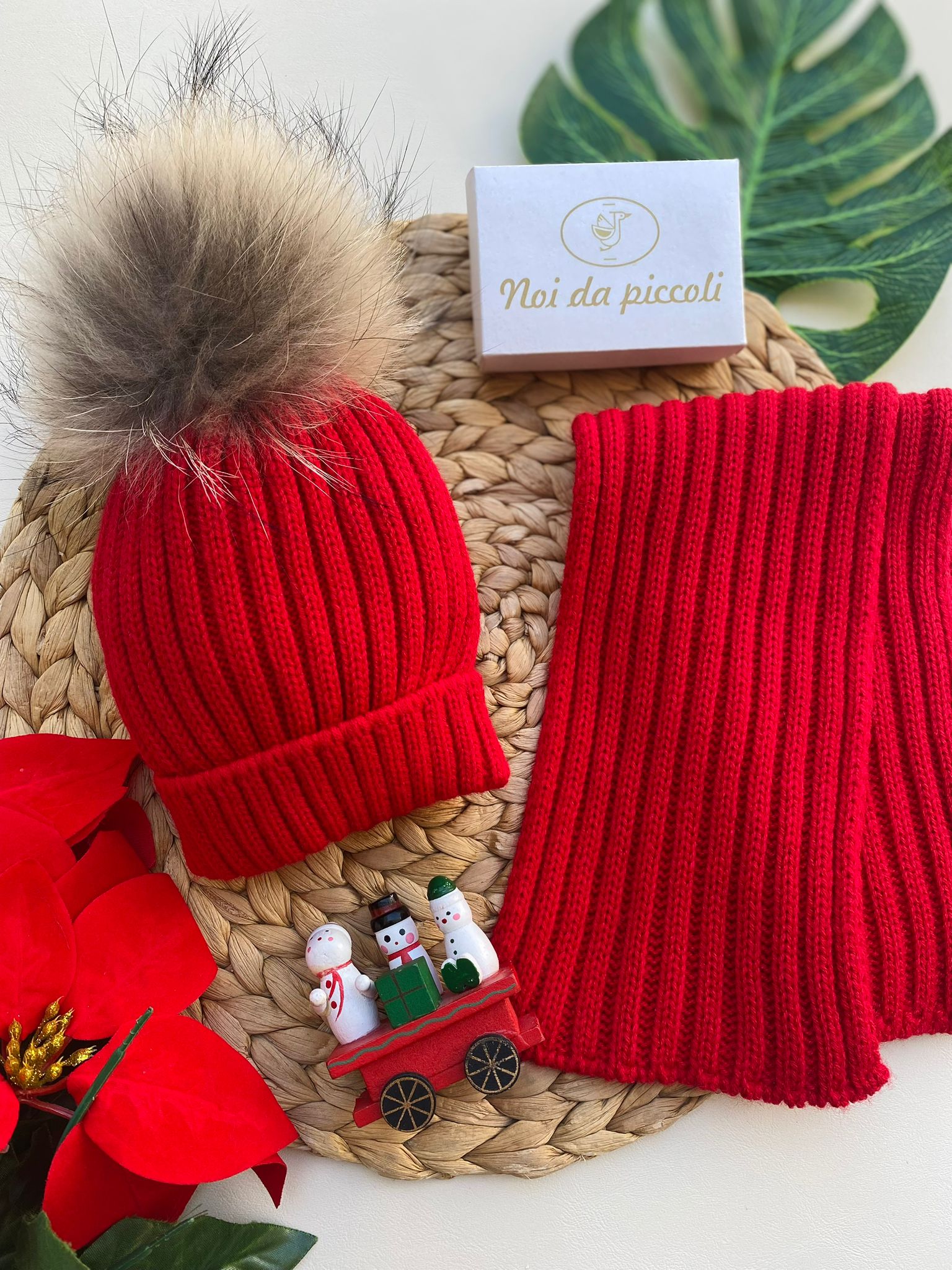 SCIARPA CON CAPPELLINO FILATO CALDO ROSSO - Noi da piccoli