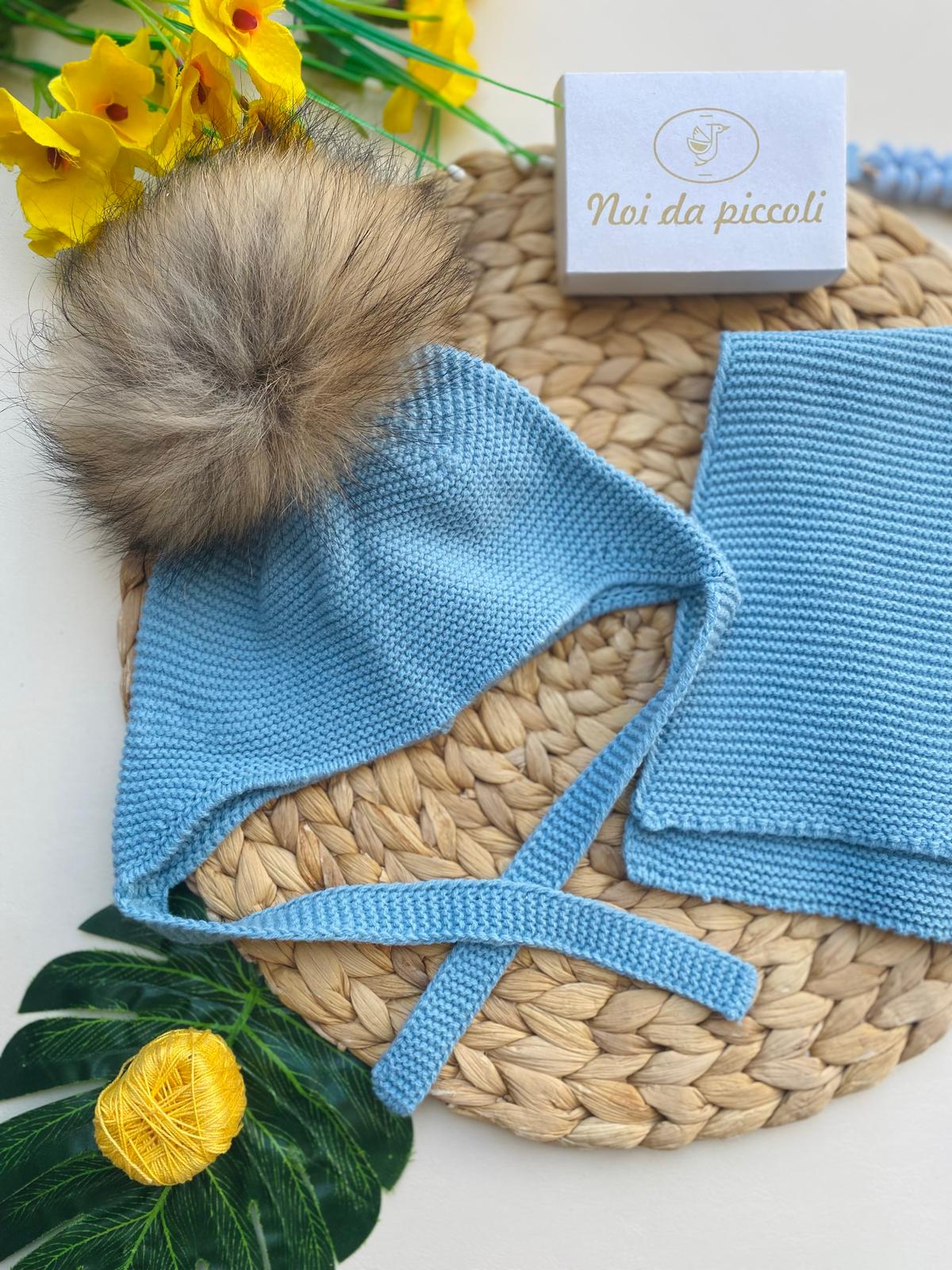 SCIARPA E CAPPELLINO CON POM - POM 100% ACRILICO CIELO - Noi da piccoli