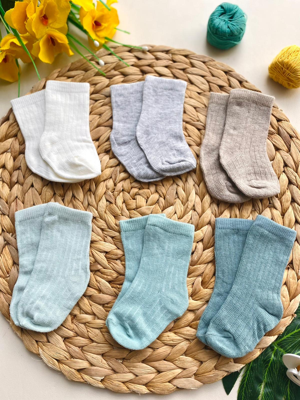 SET 6 PAIA DI CALZINI DI VARI COLORI FILATO CALDO VERDES - Noi da piccoli