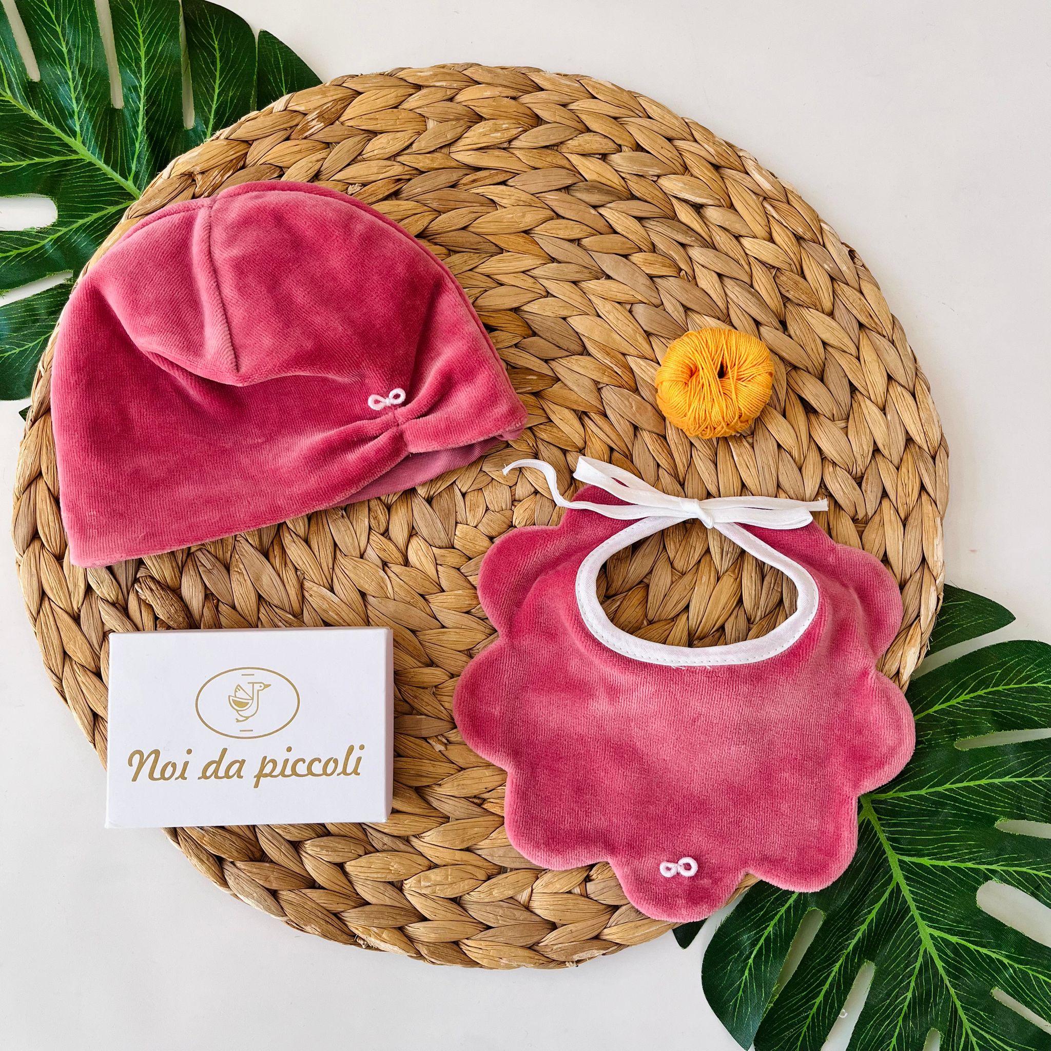 SET CAPPELLINO E BAVETTINA CINIGLIA CIPOLLA ROSA - Noi da piccoli