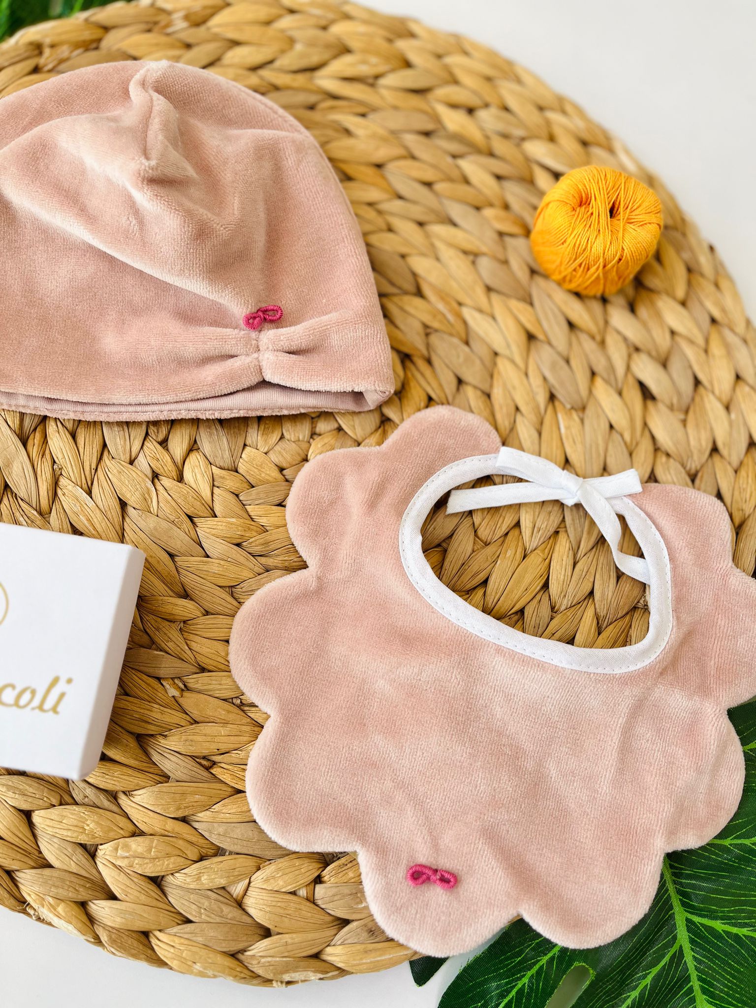 SET CAPPELLINO E BAVETTINA CINIGLIA CIPRIA PRUGNA - Noi da piccoli