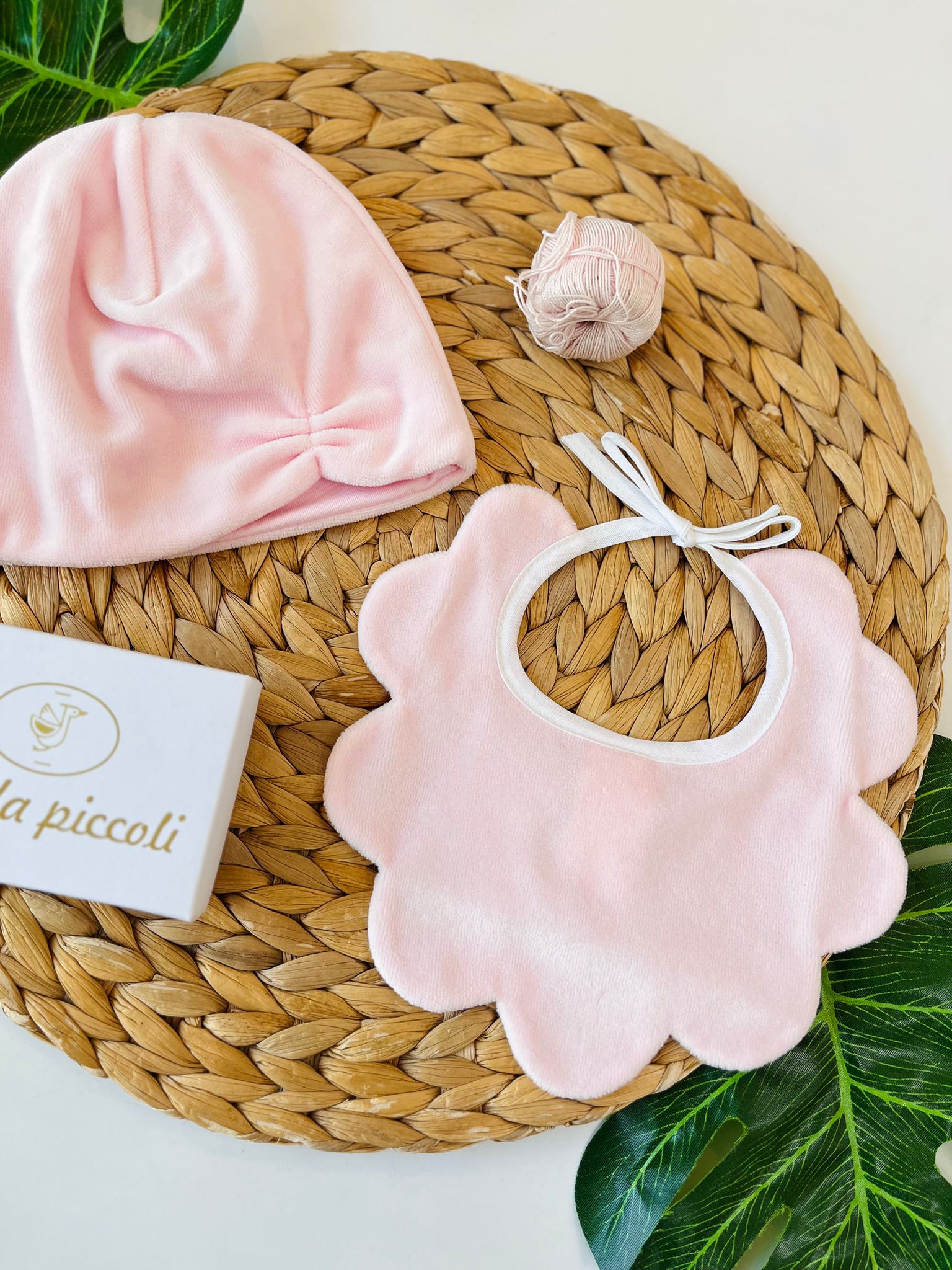 SET CAPPELLINO E BAVETTINA CINIGLIA ROSA - Noi da piccoli