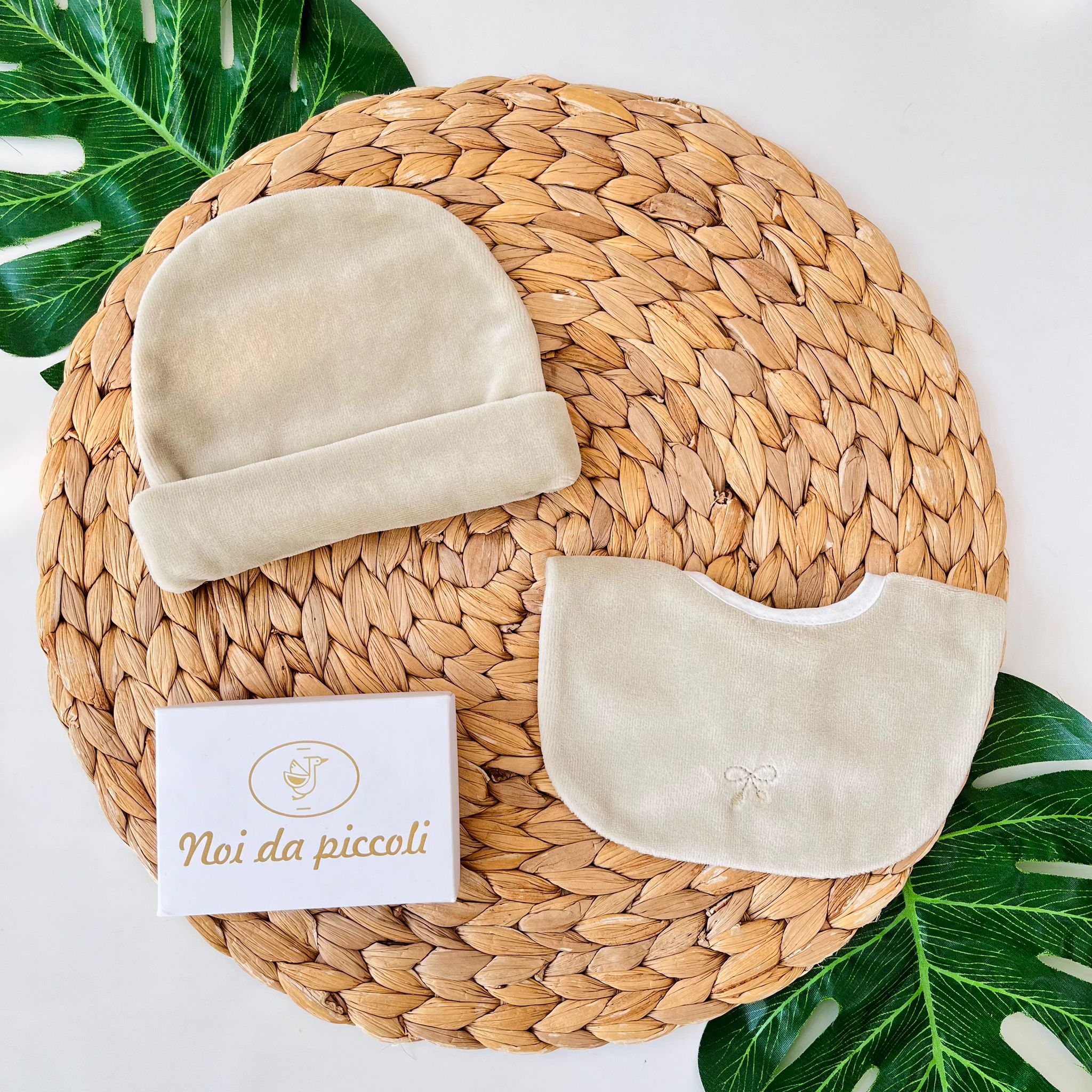 SET CAPPELLINO E BAVETTINA FIOCCHETTINO CINIGLIA TORTORA - Noi da piccoli