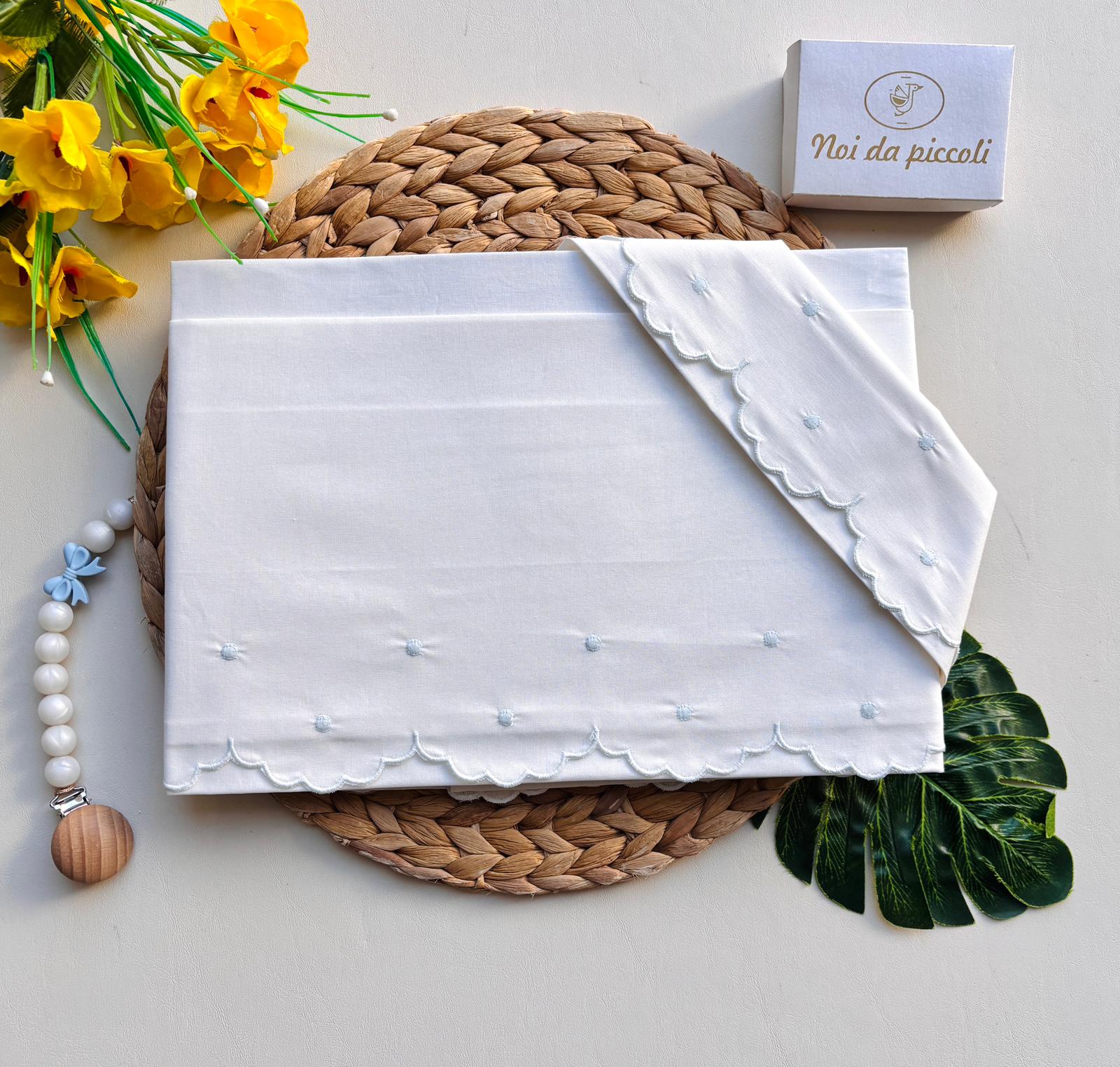 SET LENZUOLO POIS E SMERLO ONDULATO 100 % COTONE BIANCO E CIELO - Noi da piccoli