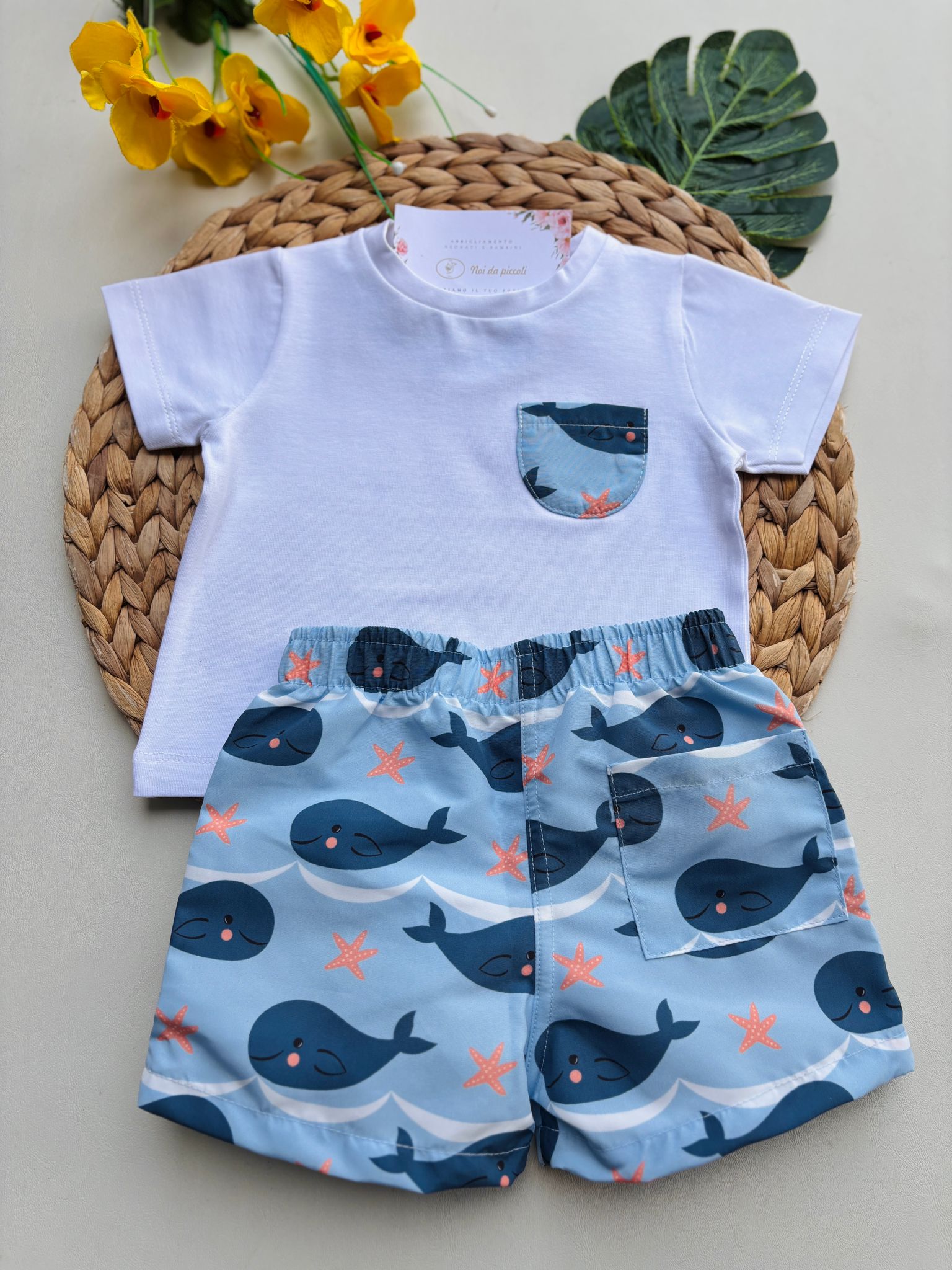 T - SHIRT CON COSTUME BALENE BIANCO CIELO - Noi da piccoli