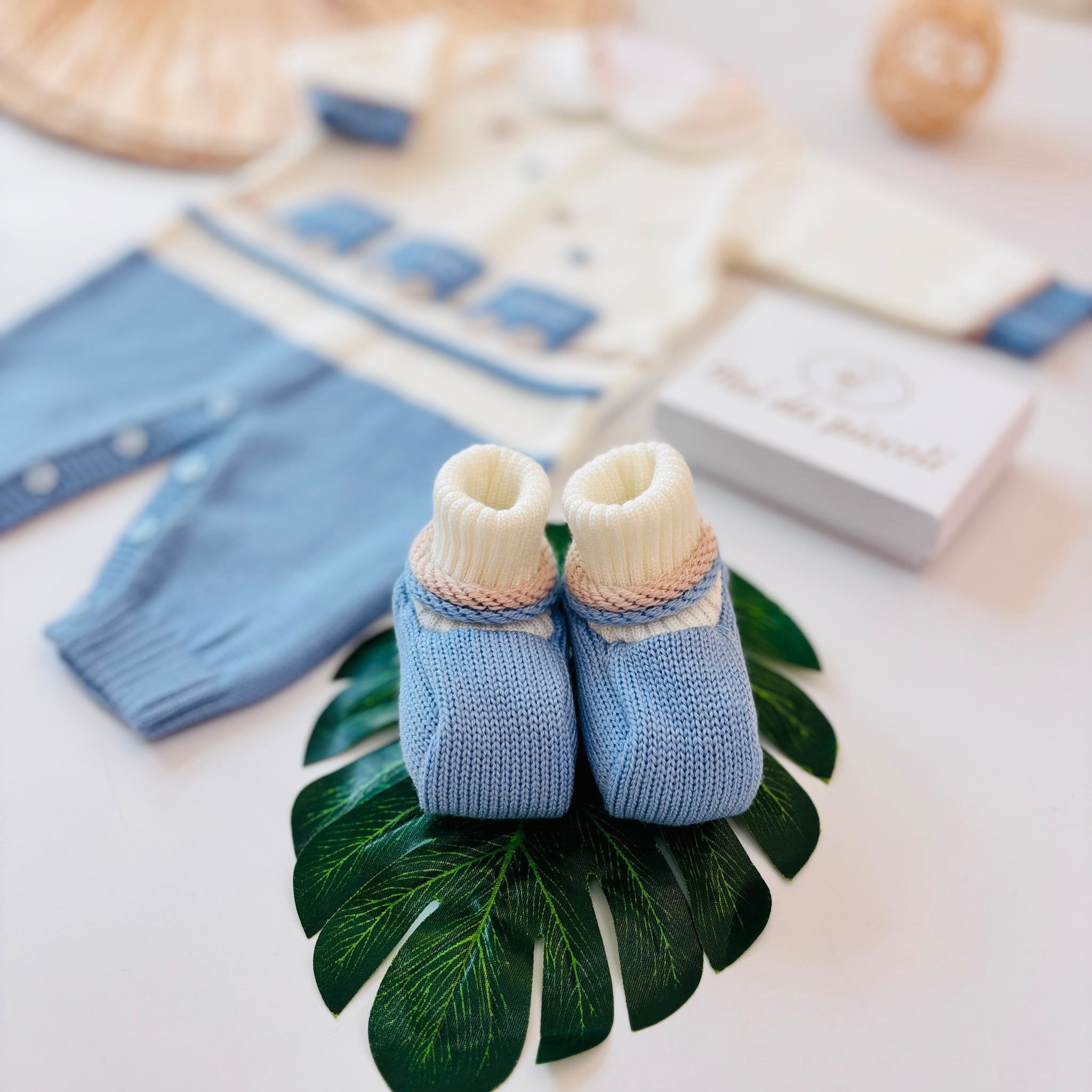 TUTINA CON BABBUCCE 100% LANA AVION TRENINO - Noi da piccoli